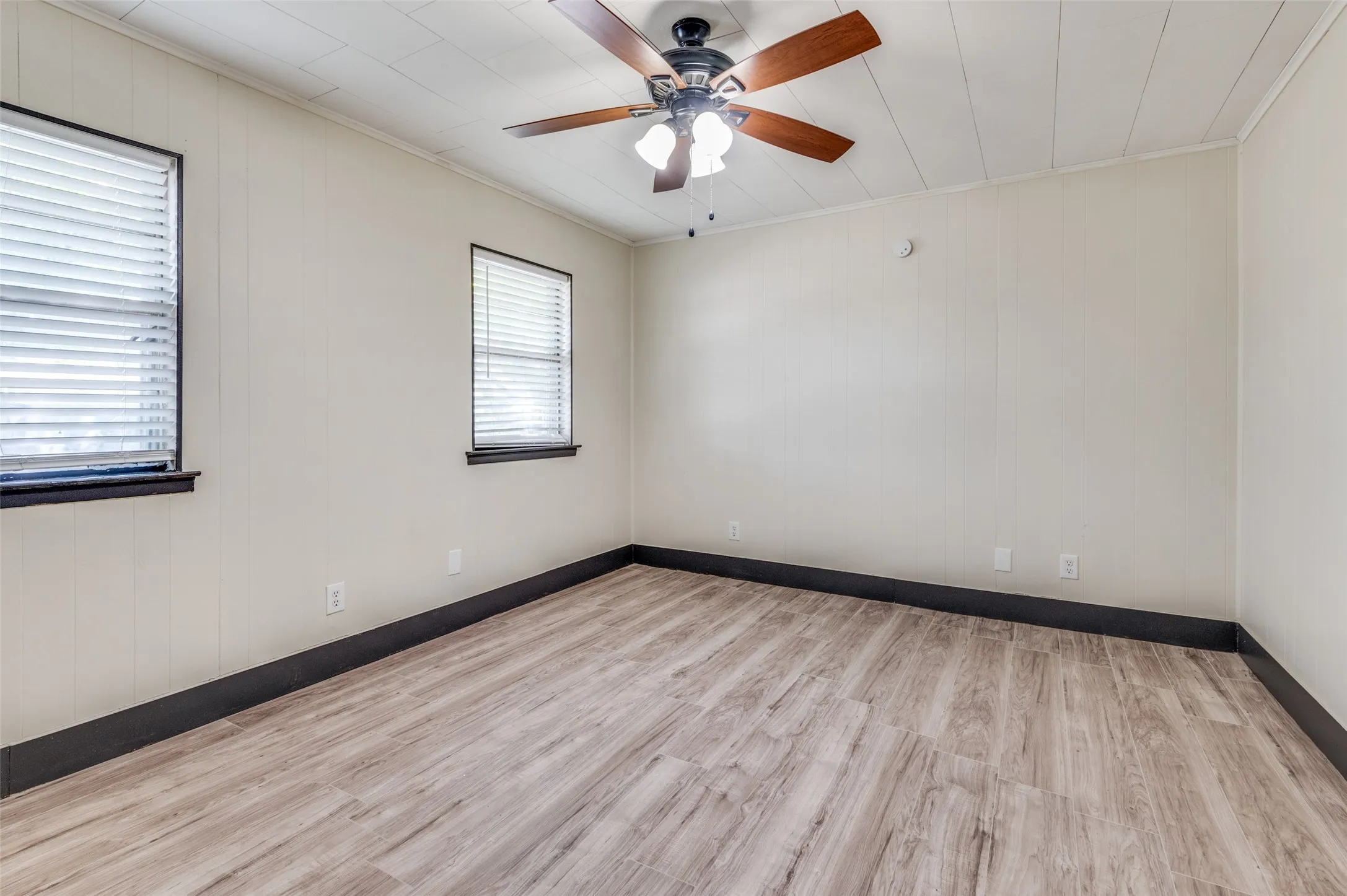 Single Family Residence For Rent in Collin County , 9311 Oakland Drive, Frisco, Texas 75033, 3 Bedroom, 1 Bathroom, Garage spaces, 1,012 Sqft, built in 1960, mls#21384358, Real Estate Agent in Frisco, Homes For Rent in Collin county, Homes For Rent in Frisco, Realtor in Frisco Texas, Real Estate Brokerage Independent Realty Texas, Luminita Cordes Realtor