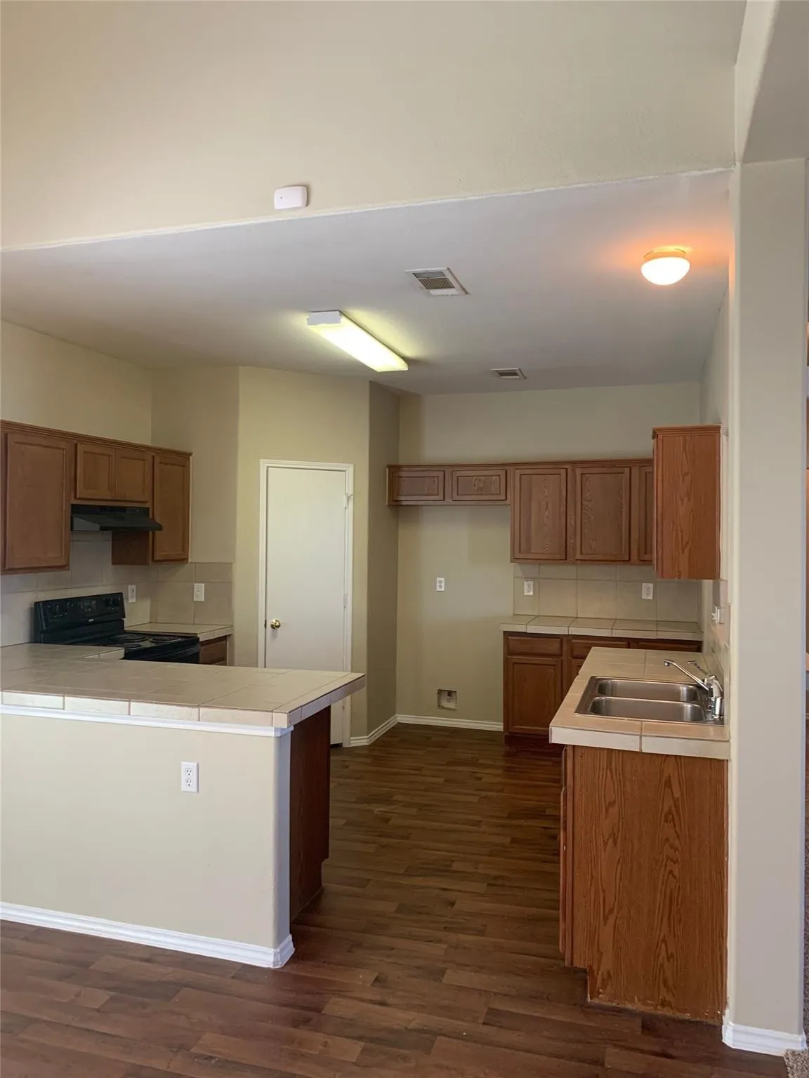 Single Family Residence For Rent in Dallas County , 1470 Sax Leigh Drive, Dallas, Texas 75241, 3 Bedroom, 3 Bathroom, 2 Garage spaces, 2,054 Sqft, built in 2006, mls#21383216, Real Estate Agent in Dallas, Homes For Rent in Dallas county, Homes For Rent in Dallas, Realtor in Dallas Texas, Real Estate Brokerage Independent Realty Texas, Luminita Cordes Realtor