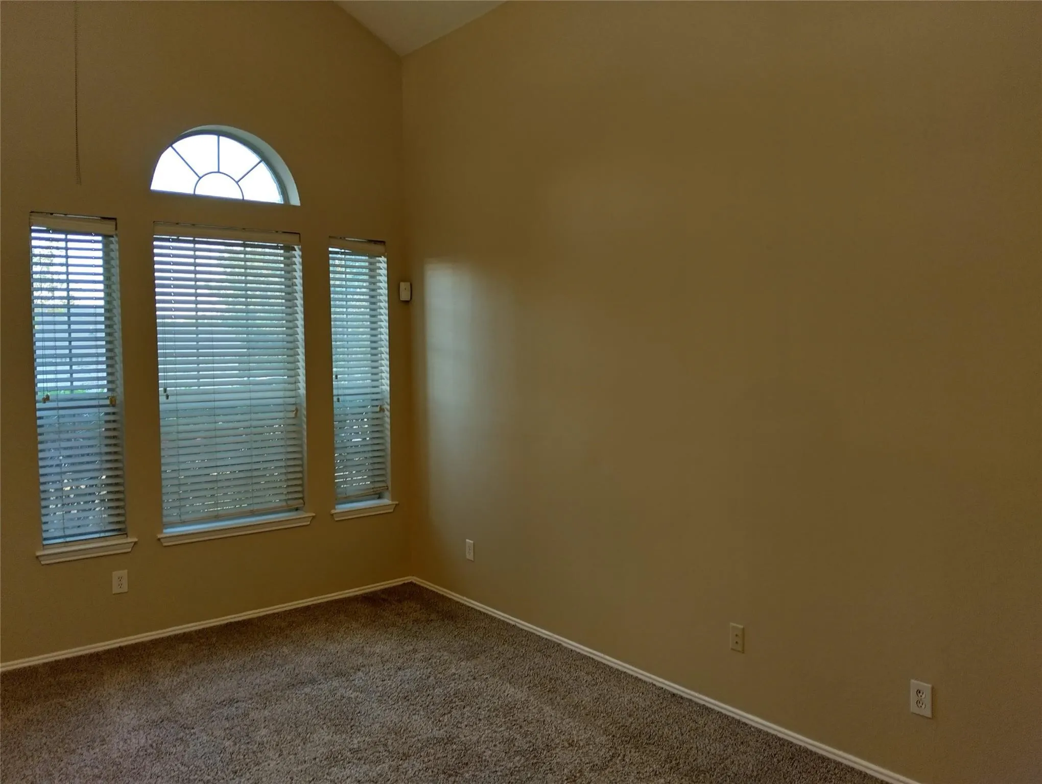 Single Family Residence For Rent in Dallas County , 1470 Sax Leigh Drive, Dallas, Texas 75241, 3 Bedroom, 3 Bathroom, 2 Garage spaces, 2,054 Sqft, built in 2006, mls#21383216, Real Estate Agent in Dallas, Homes For Rent in Dallas county, Homes For Rent in Dallas, Realtor in Dallas Texas, Real Estate Brokerage Independent Realty Texas, Luminita Cordes Realtor