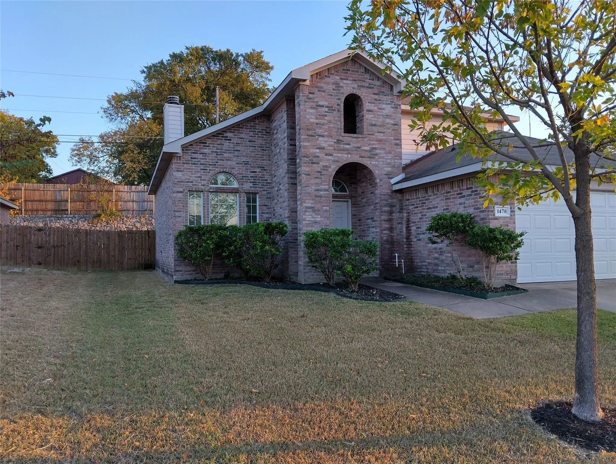 Single Family Residence For Rent in Dallas County , 1470 Sax Leigh Drive, Dallas, Texas 75241, 3 Bedroom, 3 Bathroom, 2 Garage spaces, 2,054 Sqft, built in 2006, mls#21383216, Real Estate Agent in Dallas, Homes For Rent in Dallas county, Homes For Rent in Dallas, Realtor in Dallas Texas, Real Estate Brokerage Independent Realty Texas, Luminita Cordes Realtor