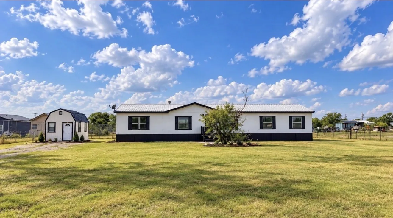 Mobile Home For Sale in Johnson County , 6505 Vintner Trail, Joshua, Texas 76058, 4 Bedroom, 2 Bathroom, Garage spaces, 2,128 Sqft, built in 2006, mls#21387049, Real Estate Agent in Joshua, Homes For Sale in Johnson county, Homes For Sale in Joshua, Realtor in Joshua Texas, Real Estate Brokerage Independent Realty Texas, Luminita Cordes Realtor