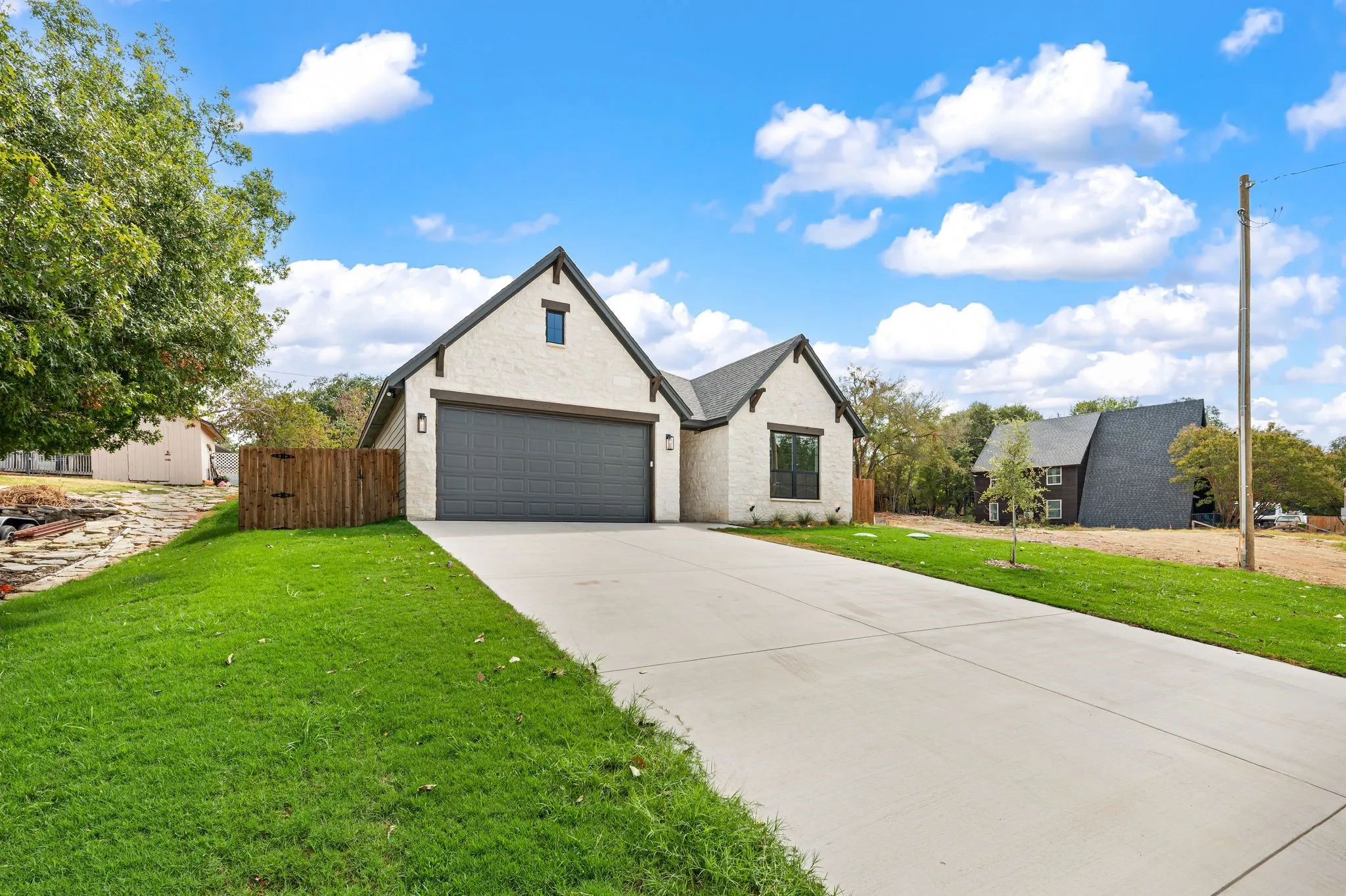 Single Family Residence For Sale in Hood County , 605 Mustang Trail, Granbury, Texas 76049, 3 Bedroom, 2 Bathroom, 2 Garage spaces, 1,535 Sqft, built in 2026, mls#21387199, Real Estate Agent in Granbury, Homes For Sale in Hood county, Homes For Sale in Granbury, Realtor in Granbury Texas, Real Estate Brokerage Independent Realty Texas, Luminita Cordes Realtor