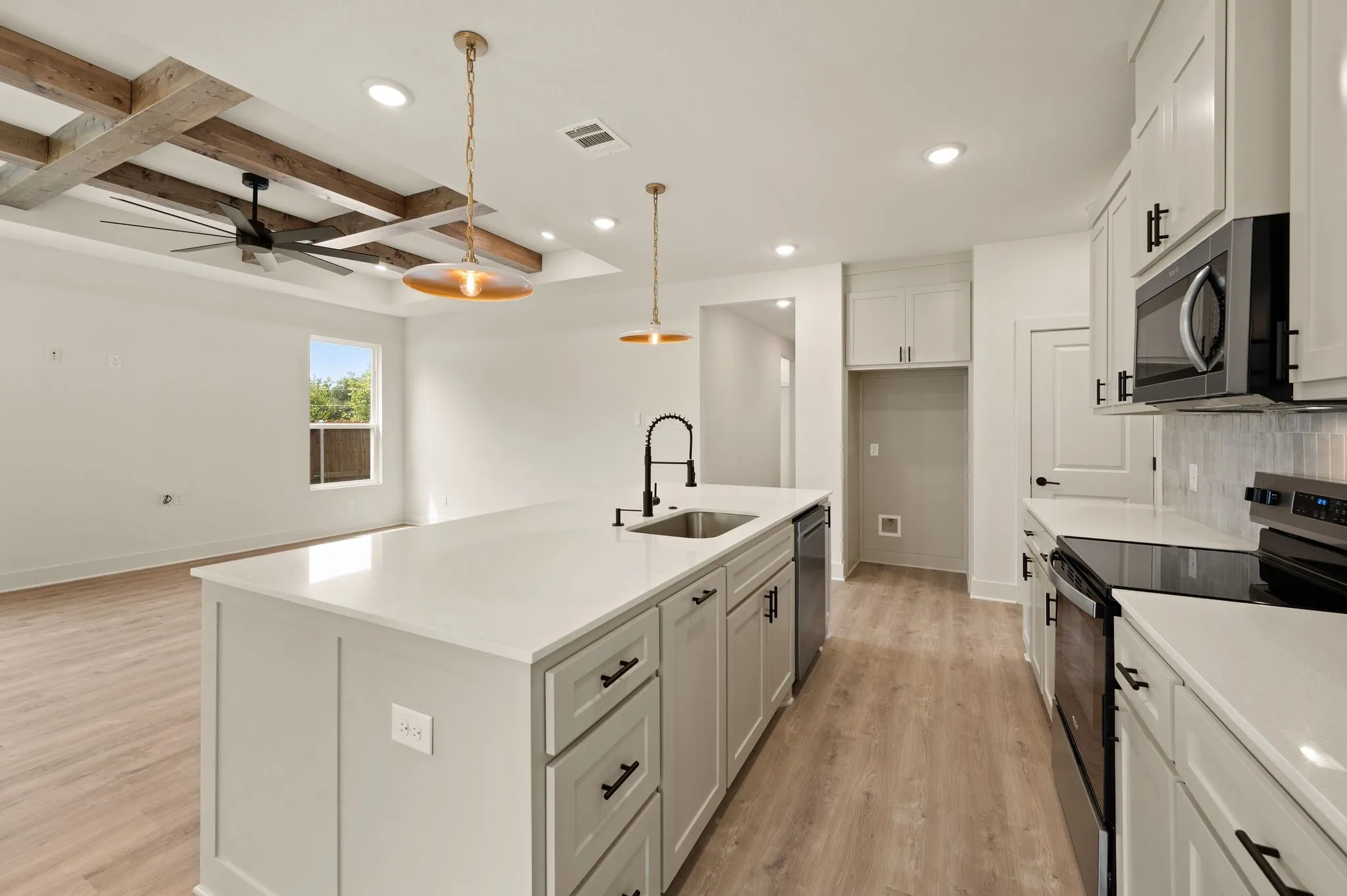 Single Family Residence For Sale in Hood County , 605 Mustang Trail, Granbury, Texas 76049, 3 Bedroom, 2 Bathroom, 2 Garage spaces, 1,535 Sqft, built in 2026, mls#21387199, Real Estate Agent in Granbury, Homes For Sale in Hood county, Homes For Sale in Granbury, Realtor in Granbury Texas, Real Estate Brokerage Independent Realty Texas, Luminita Cordes Realtor