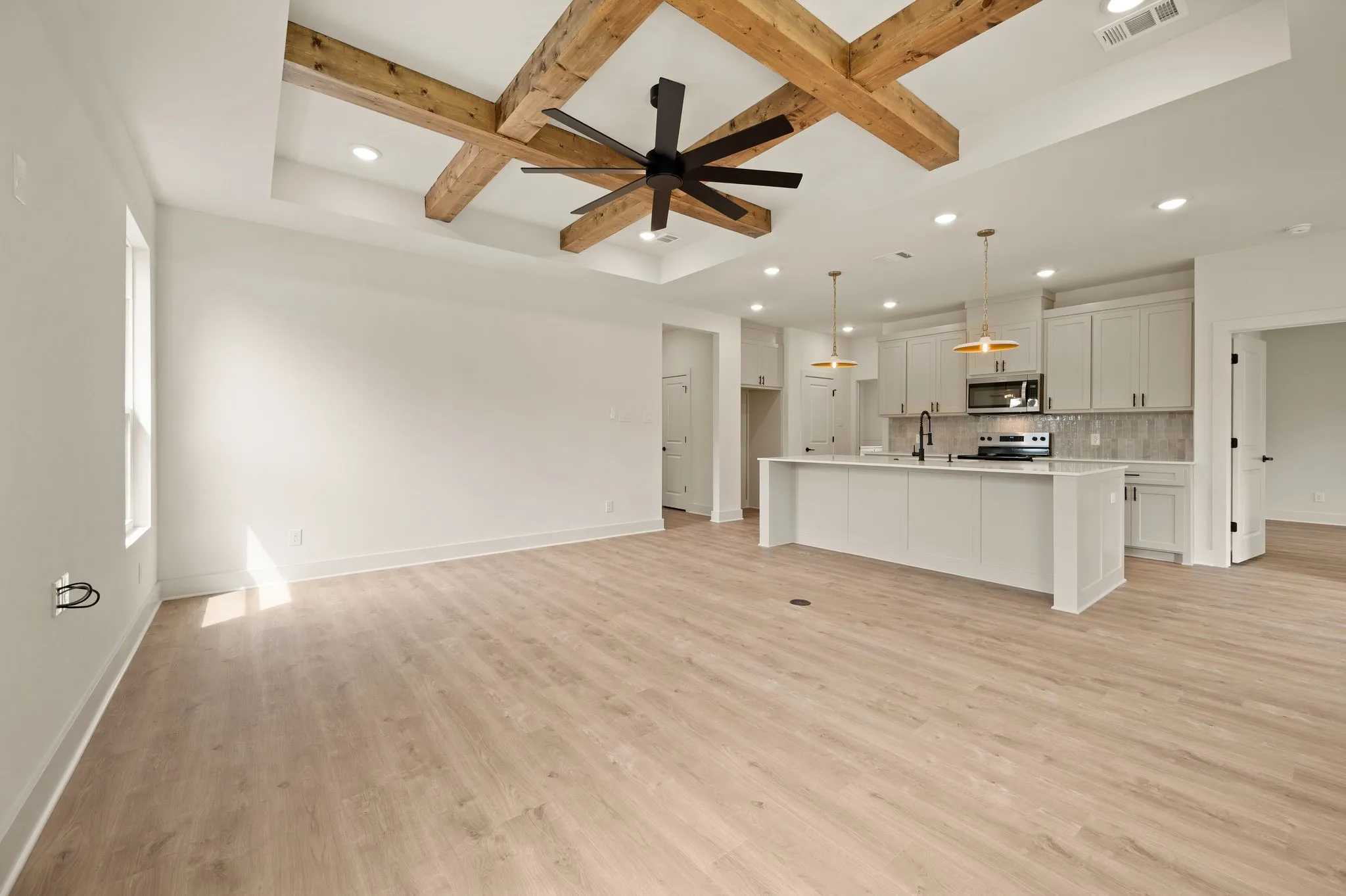 Single Family Residence For Sale in Hood County , 605 Mustang Trail, Granbury, Texas 76049, 3 Bedroom, 2 Bathroom, 2 Garage spaces, 1,535 Sqft, built in 2026, mls#21387199, Real Estate Agent in Granbury, Homes For Sale in Hood county, Homes For Sale in Granbury, Realtor in Granbury Texas, Real Estate Brokerage Independent Realty Texas, Luminita Cordes Realtor