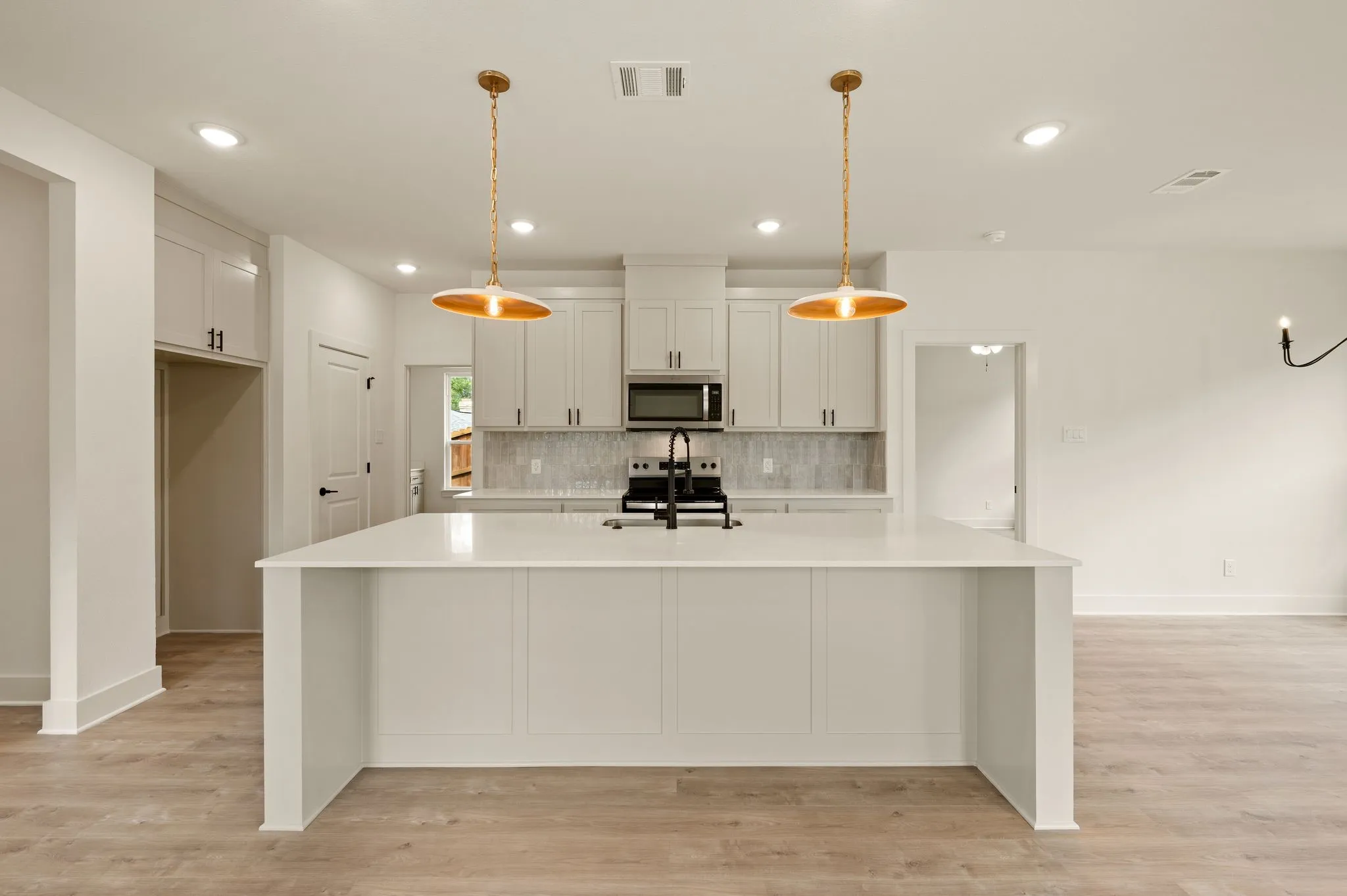 Single Family Residence For Sale in Hood County , 605 Mustang Trail, Granbury, Texas 76049, 3 Bedroom, 2 Bathroom, 2 Garage spaces, 1,535 Sqft, built in 2026, mls#21387199, Real Estate Agent in Granbury, Homes For Sale in Hood county, Homes For Sale in Granbury, Realtor in Granbury Texas, Real Estate Brokerage Independent Realty Texas, Luminita Cordes Realtor