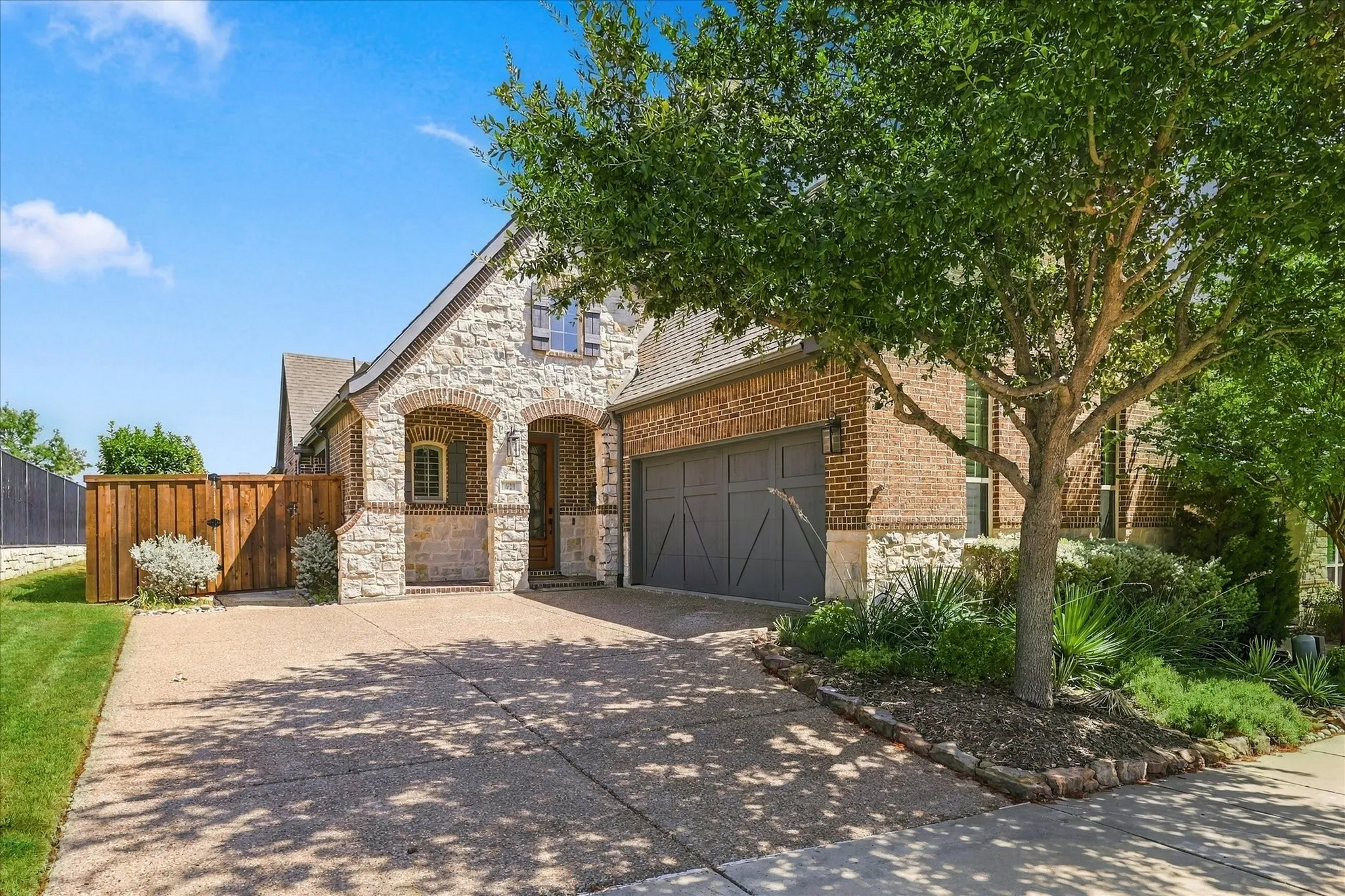Single Family Residence For Rent in Denton County , 621 The Lakes Boulevard, Lewisville, Texas 75056, 3 Bedroom, 5 Bathroom, 2 Garage spaces, 2,717 Sqft, built in 2014, mls#21382317, Real Estate Agent in Lewisville, Homes For Rent in Denton county, Homes For Rent in Lewisville, Realtor in Lewisville Texas, Real Estate Brokerage Independent Realty Texas, Luminita Cordes Realtor
