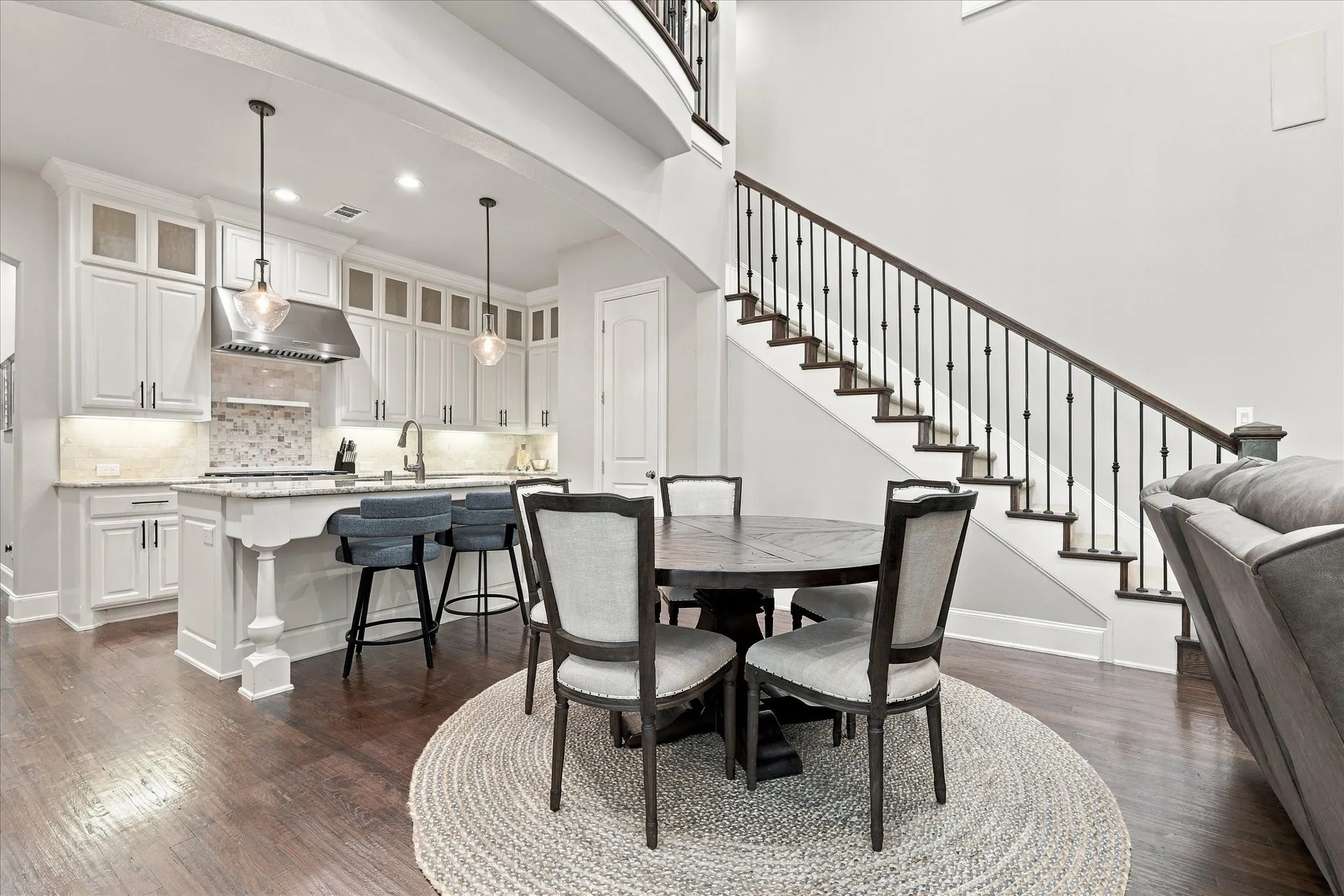 Single Family Residence For Rent in Denton County , 621 The Lakes Boulevard, Lewisville, Texas 75056, 3 Bedroom, 5 Bathroom, 2 Garage spaces, 2,717 Sqft, built in 2014, mls#21382317, Real Estate Agent in Lewisville, Homes For Rent in Denton county, Homes For Rent in Lewisville, Realtor in Lewisville Texas, Real Estate Brokerage Independent Realty Texas, Luminita Cordes Realtor