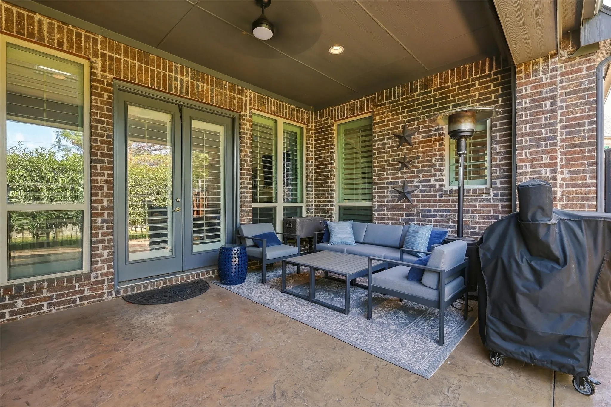 Single Family Residence For Rent in Denton County , 621 The Lakes Boulevard, Lewisville, Texas 75056, 3 Bedroom, 5 Bathroom, 2 Garage spaces, 2,717 Sqft, built in 2014, mls#21382317, Real Estate Agent in Lewisville, Homes For Rent in Denton county, Homes For Rent in Lewisville, Realtor in Lewisville Texas, Real Estate Brokerage Independent Realty Texas, Luminita Cordes Realtor