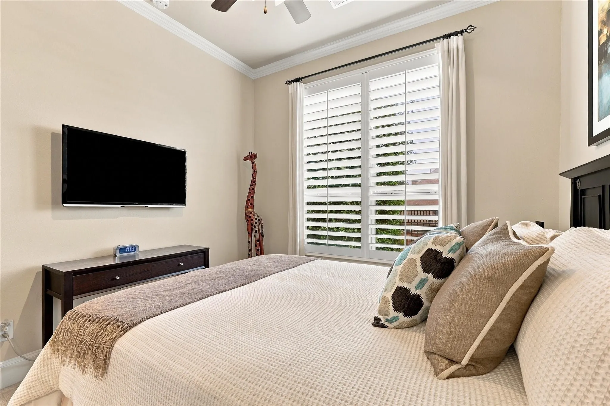 Single Family Residence For Rent in Denton County , 621 The Lakes Boulevard, Lewisville, Texas 75056, 3 Bedroom, 5 Bathroom, 2 Garage spaces, 2,717 Sqft, built in 2014, mls#21382317, Real Estate Agent in Lewisville, Homes For Rent in Denton county, Homes For Rent in Lewisville, Realtor in Lewisville Texas, Real Estate Brokerage Independent Realty Texas, Luminita Cordes Realtor