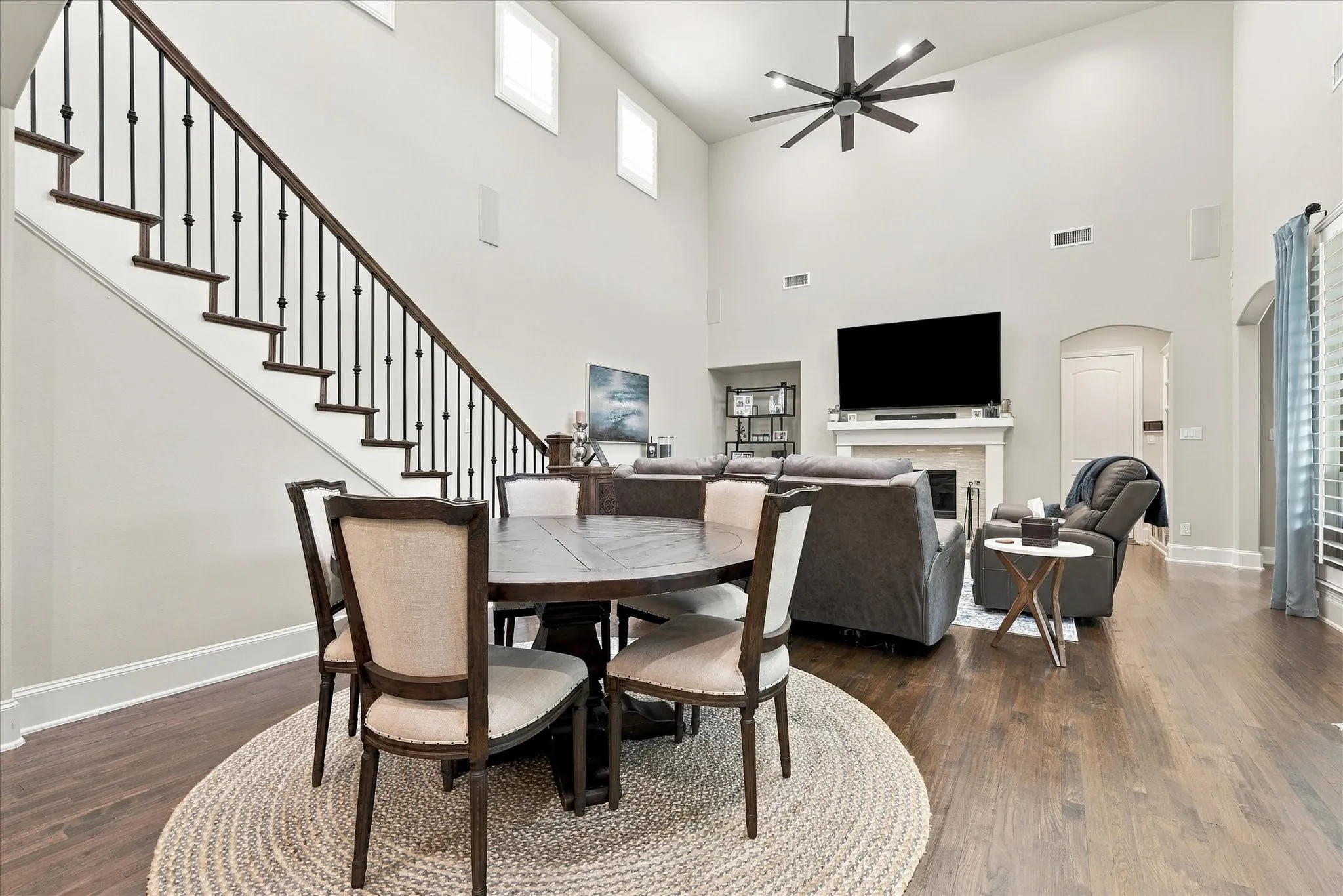 Single Family Residence For Rent in Denton County , 621 The Lakes Boulevard, Lewisville, Texas 75056, 3 Bedroom, 5 Bathroom, 2 Garage spaces, 2,717 Sqft, built in 2014, mls#21382317, Real Estate Agent in Lewisville, Homes For Rent in Denton county, Homes For Rent in Lewisville, Realtor in Lewisville Texas, Real Estate Brokerage Independent Realty Texas, Luminita Cordes Realtor