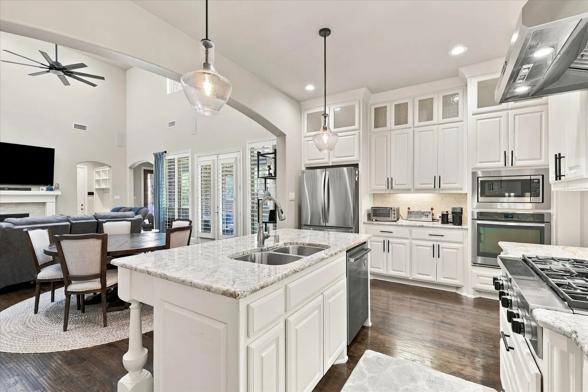 Single Family Residence For Rent in Denton County , 621 The Lakes Boulevard, Lewisville, Texas 75056, 3 Bedroom, 5 Bathroom, 2 Garage spaces, 2,717 Sqft, built in 2014, mls#21382317, Real Estate Agent in Lewisville, Homes For Rent in Denton county, Homes For Rent in Lewisville, Realtor in Lewisville Texas, Real Estate Brokerage Independent Realty Texas, Luminita Cordes Realtor