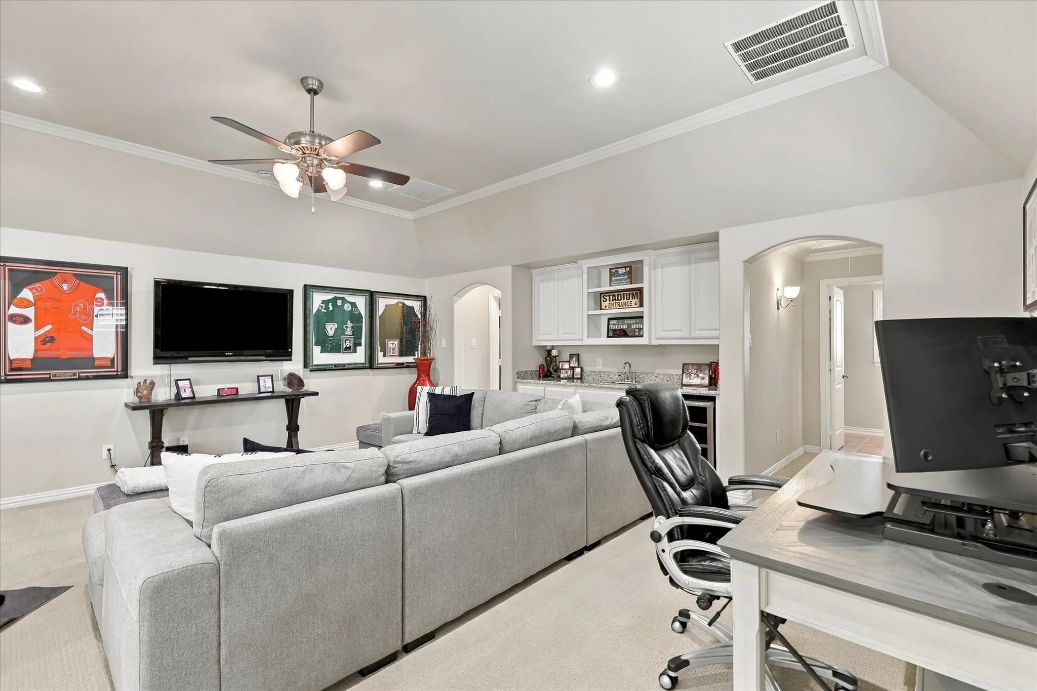 Single Family Residence For Rent in Denton County , 621 The Lakes Boulevard, Lewisville, Texas 75056, 3 Bedroom, 5 Bathroom, 2 Garage spaces, 2,717 Sqft, built in 2014, mls#21382317, Real Estate Agent in Lewisville, Homes For Rent in Denton county, Homes For Rent in Lewisville, Realtor in Lewisville Texas, Real Estate Brokerage Independent Realty Texas, Luminita Cordes Realtor