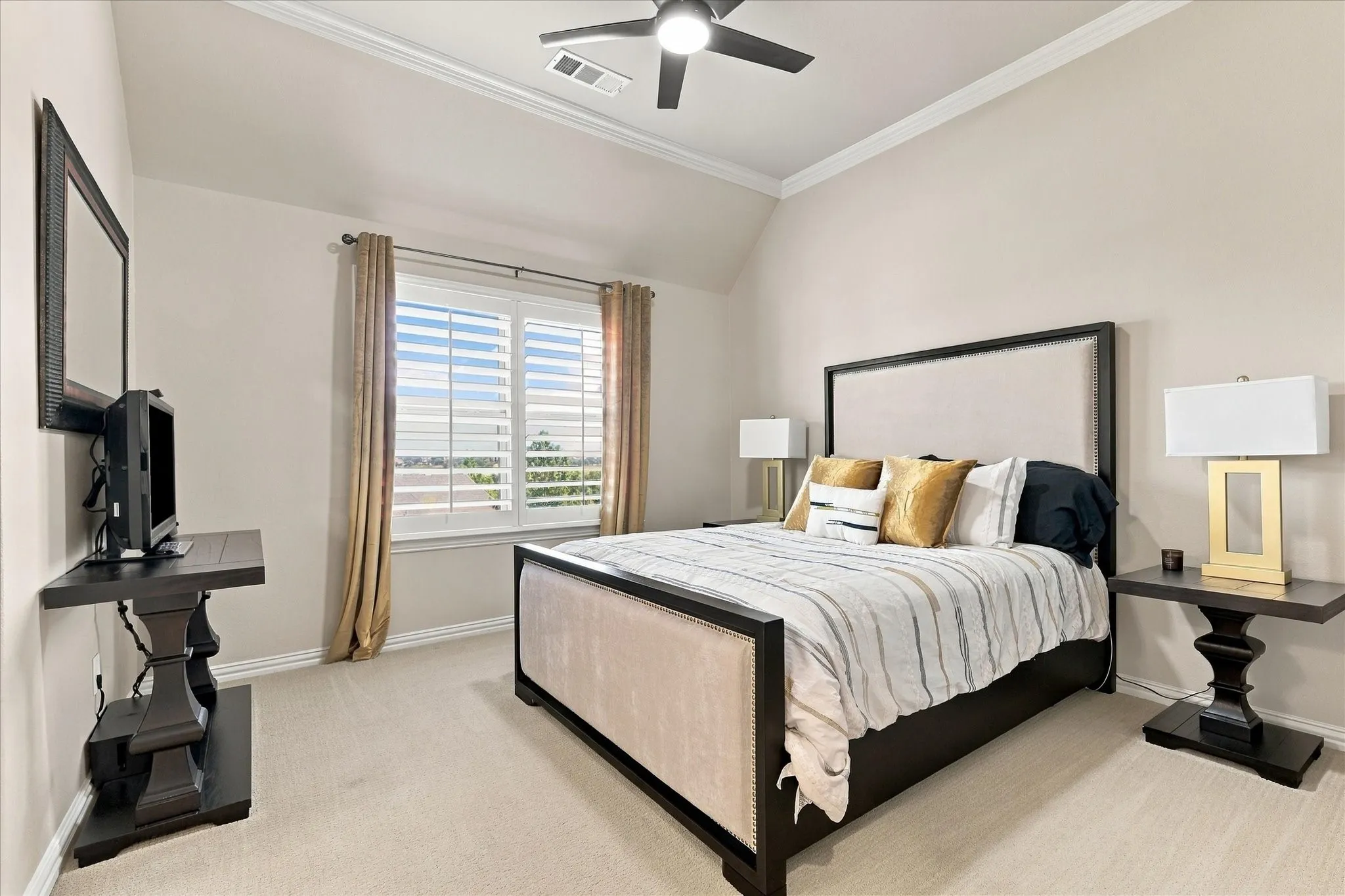 Single Family Residence For Rent in Denton County , 621 The Lakes Boulevard, Lewisville, Texas 75056, 3 Bedroom, 5 Bathroom, 2 Garage spaces, 2,717 Sqft, built in 2014, mls#21382317, Real Estate Agent in Lewisville, Homes For Rent in Denton county, Homes For Rent in Lewisville, Realtor in Lewisville Texas, Real Estate Brokerage Independent Realty Texas, Luminita Cordes Realtor