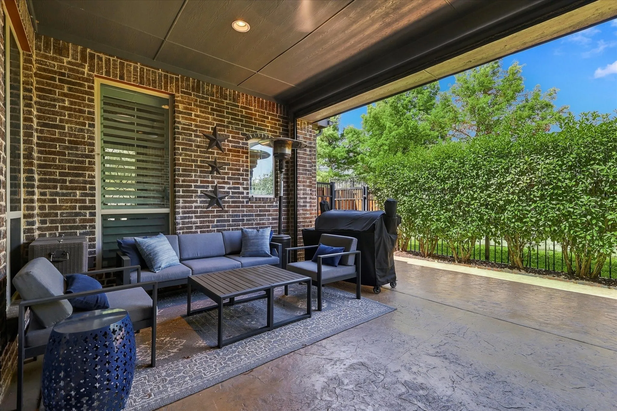 Single Family Residence For Rent in Denton County , 621 The Lakes Boulevard, Lewisville, Texas 75056, 3 Bedroom, 5 Bathroom, 2 Garage spaces, 2,717 Sqft, built in 2014, mls#21382317, Real Estate Agent in Lewisville, Homes For Rent in Denton county, Homes For Rent in Lewisville, Realtor in Lewisville Texas, Real Estate Brokerage Independent Realty Texas, Luminita Cordes Realtor