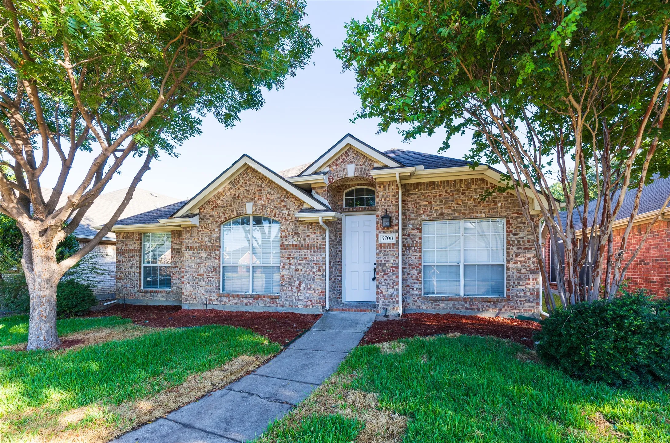 Single Family Residence For Rent in Denton County , 5708 Bedford Lane, The Colony, Texas 75056, 3 Bedroom, 2 Bathroom, 2 Garage spaces, 1,628 Sqft, built in 2001, mls#21387509, Real Estate Agent in The Colony, Homes For Rent in Denton county, Homes For Rent in The Colony, Realtor in The Colony Texas, Real Estate Brokerage Independent Realty Texas, Luminita Cordes Realtor