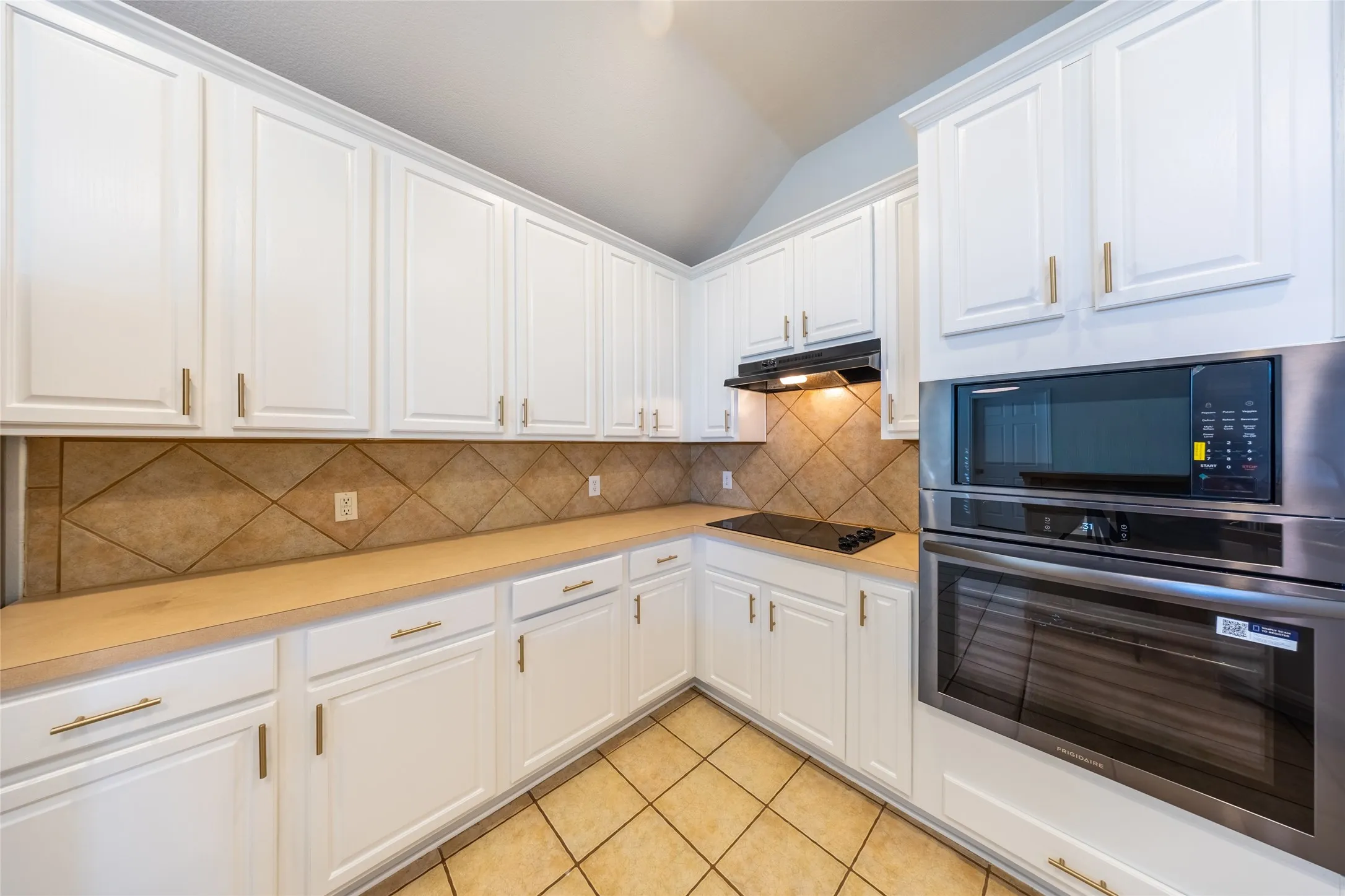 Single Family Residence For Rent in Denton County , 5708 Bedford Lane, The Colony, Texas 75056, 3 Bedroom, 2 Bathroom, 2 Garage spaces, 1,628 Sqft, built in 2001, mls#21387509, Real Estate Agent in The Colony, Homes For Rent in Denton county, Homes For Rent in The Colony, Realtor in The Colony Texas, Real Estate Brokerage Independent Realty Texas, Luminita Cordes Realtor