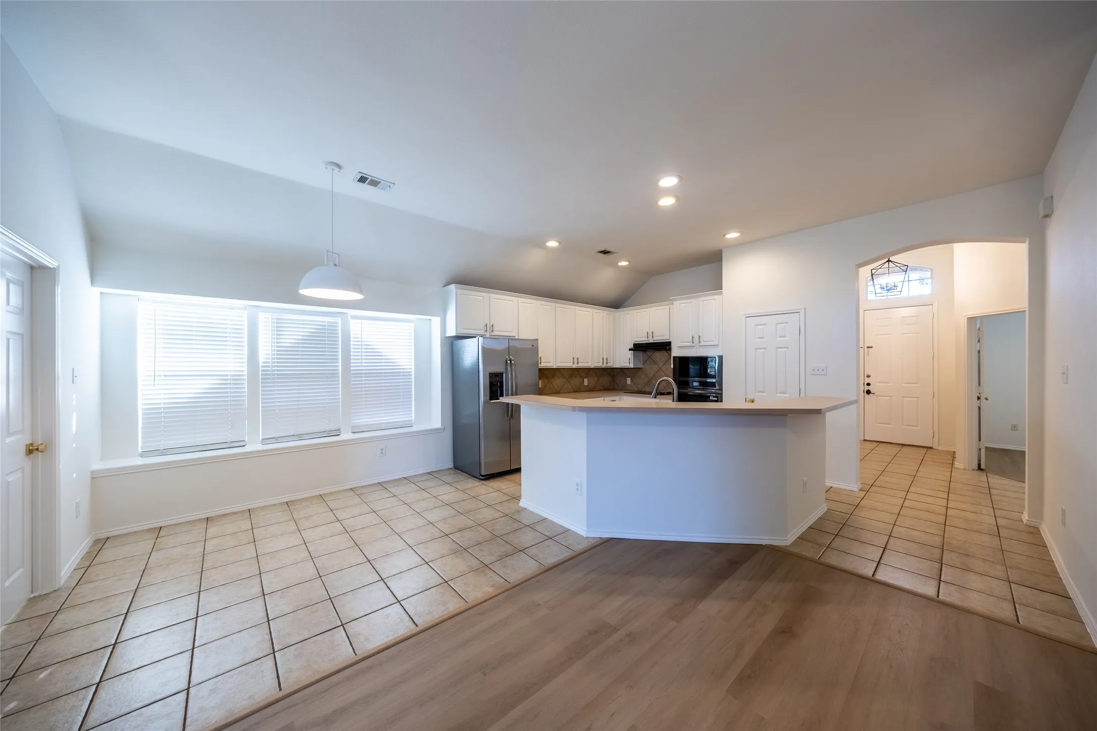 Single Family Residence For Rent in Denton County , 5708 Bedford Lane, The Colony, Texas 75056, 3 Bedroom, 2 Bathroom, 2 Garage spaces, 1,628 Sqft, built in 2001, mls#21387509, Real Estate Agent in The Colony, Homes For Rent in Denton county, Homes For Rent in The Colony, Realtor in The Colony Texas, Real Estate Brokerage Independent Realty Texas, Luminita Cordes Realtor