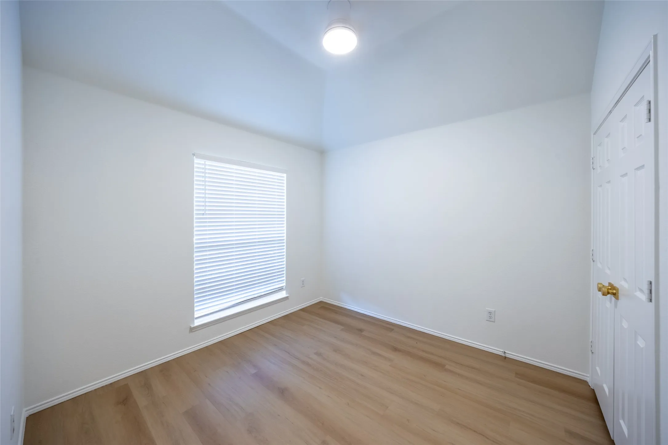 Single Family Residence For Rent in Denton County , 5708 Bedford Lane, The Colony, Texas 75056, 3 Bedroom, 2 Bathroom, 2 Garage spaces, 1,628 Sqft, built in 2001, mls#21387509, Real Estate Agent in The Colony, Homes For Rent in Denton county, Homes For Rent in The Colony, Realtor in The Colony Texas, Real Estate Brokerage Independent Realty Texas, Luminita Cordes Realtor