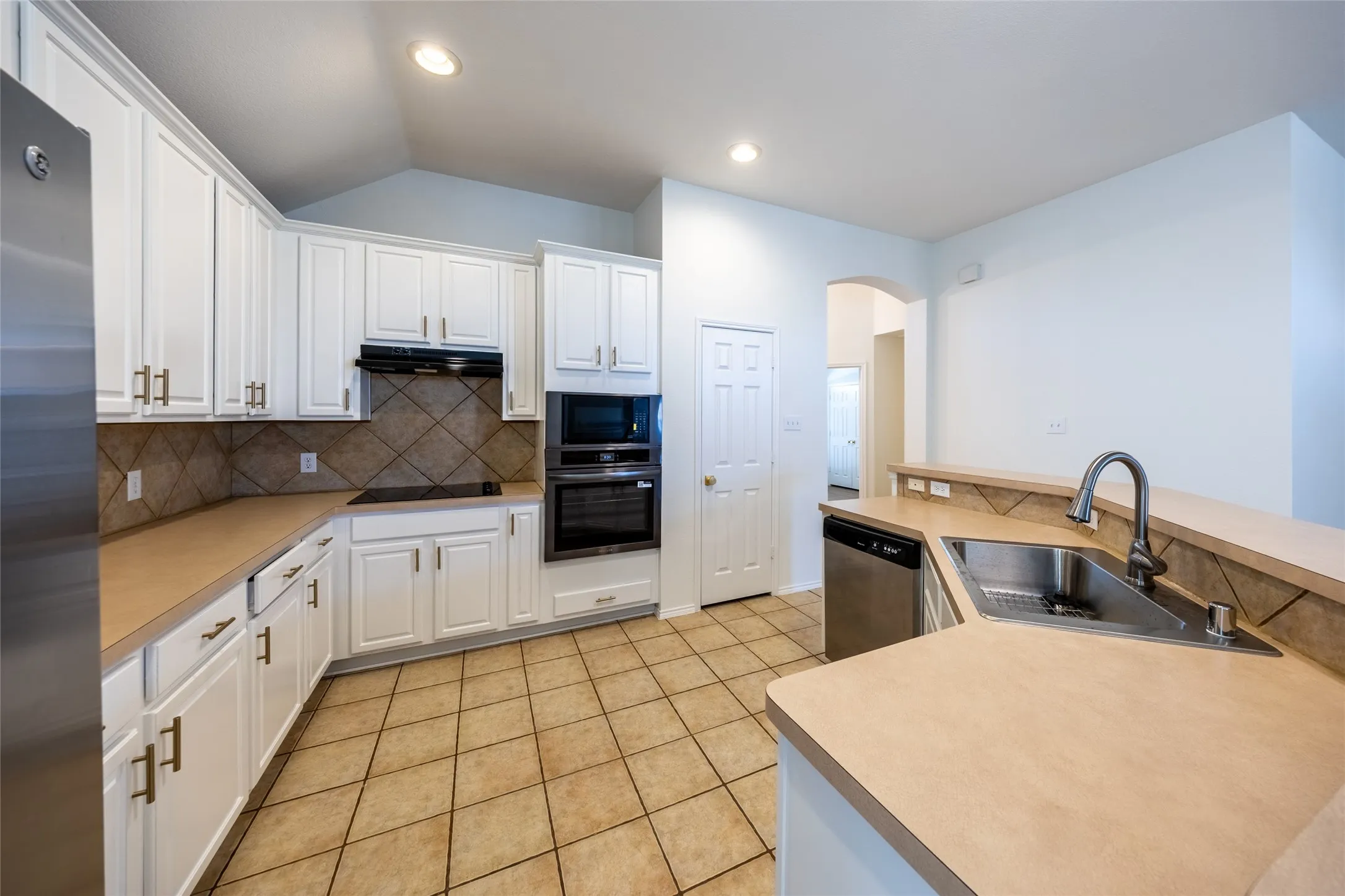 Single Family Residence For Rent in Denton County , 5708 Bedford Lane, The Colony, Texas 75056, 3 Bedroom, 2 Bathroom, 2 Garage spaces, 1,628 Sqft, built in 2001, mls#21387509, Real Estate Agent in The Colony, Homes For Rent in Denton county, Homes For Rent in The Colony, Realtor in The Colony Texas, Real Estate Brokerage Independent Realty Texas, Luminita Cordes Realtor