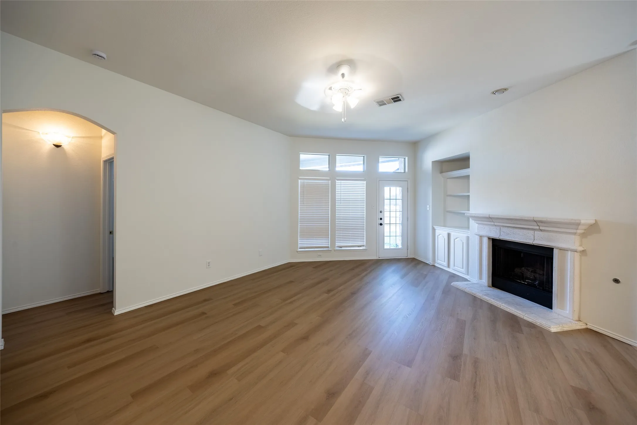 Single Family Residence For Rent in Denton County , 5708 Bedford Lane, The Colony, Texas 75056, 3 Bedroom, 2 Bathroom, 2 Garage spaces, 1,628 Sqft, built in 2001, mls#21387509, Real Estate Agent in The Colony, Homes For Rent in Denton county, Homes For Rent in The Colony, Realtor in The Colony Texas, Real Estate Brokerage Independent Realty Texas, Luminita Cordes Realtor
