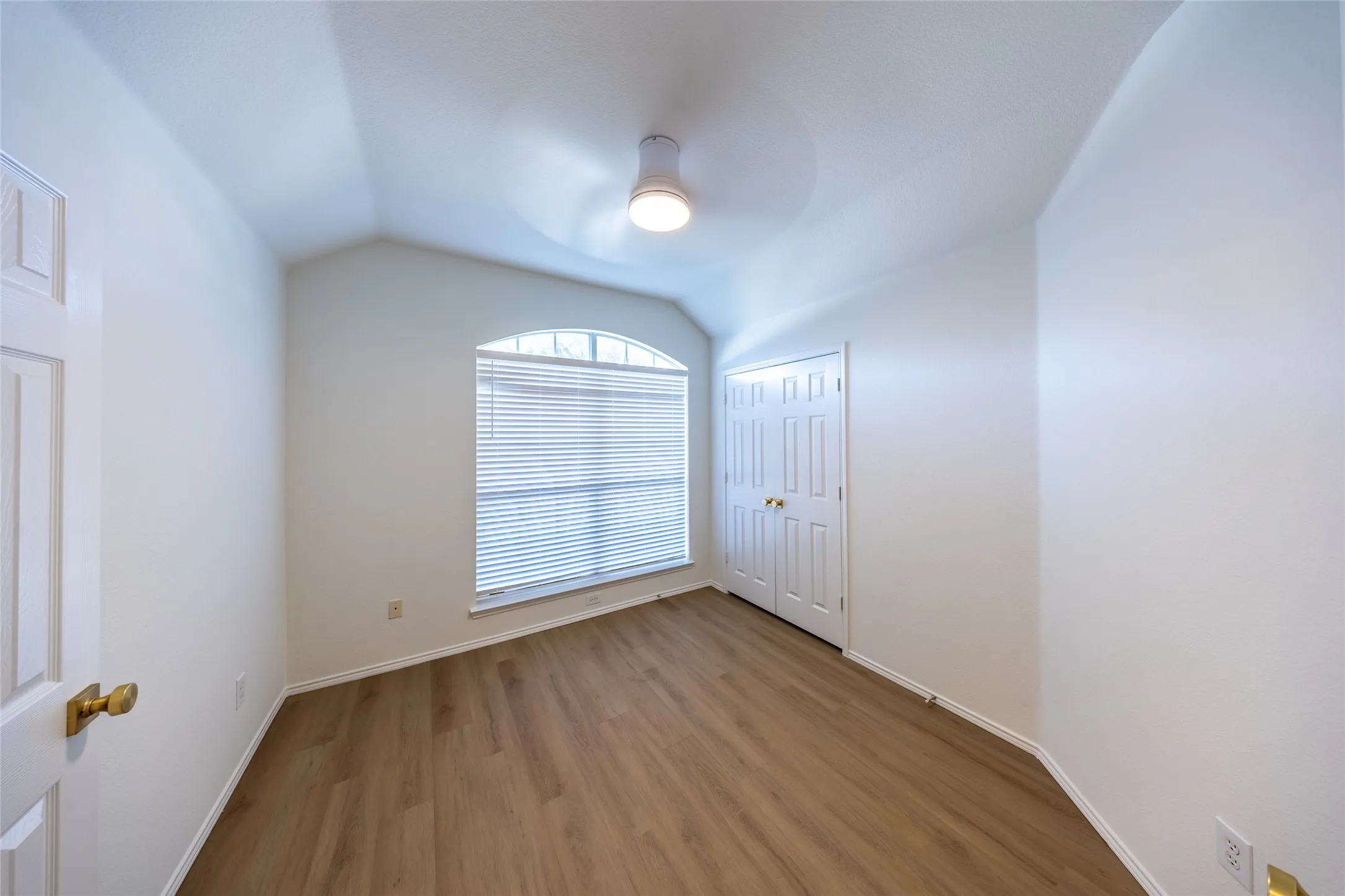 Single Family Residence For Rent in Denton County , 5708 Bedford Lane, The Colony, Texas 75056, 3 Bedroom, 2 Bathroom, 2 Garage spaces, 1,628 Sqft, built in 2001, mls#21387509, Real Estate Agent in The Colony, Homes For Rent in Denton county, Homes For Rent in The Colony, Realtor in The Colony Texas, Real Estate Brokerage Independent Realty Texas, Luminita Cordes Realtor