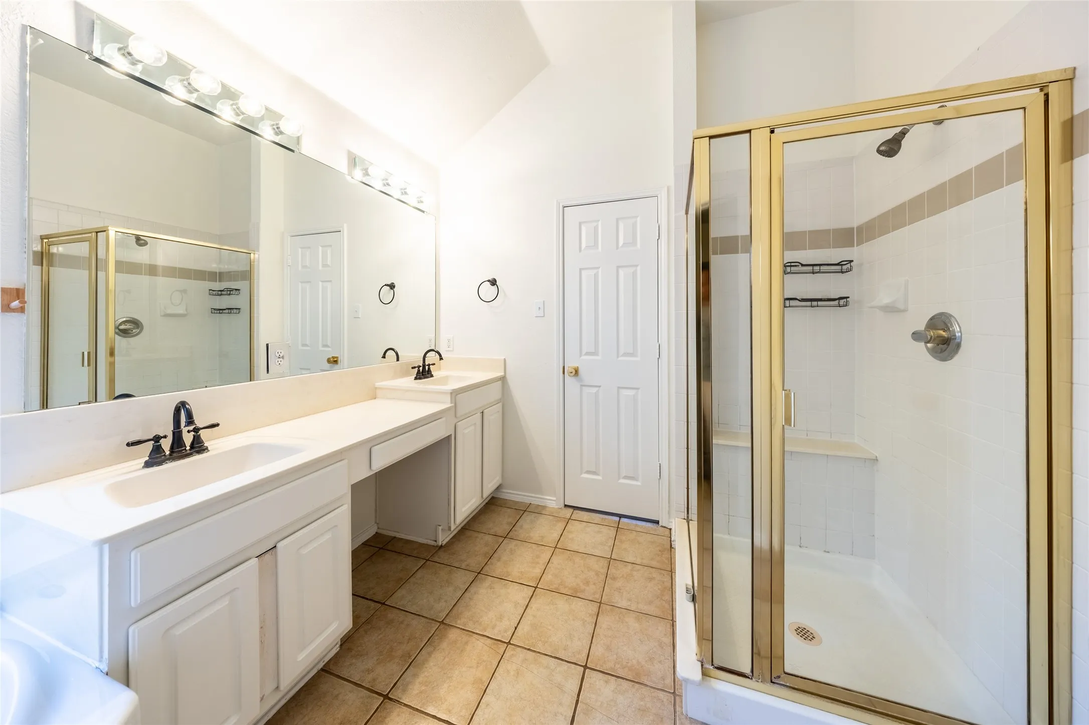 Single Family Residence For Rent in Denton County , 5708 Bedford Lane, The Colony, Texas 75056, 3 Bedroom, 2 Bathroom, 2 Garage spaces, 1,628 Sqft, built in 2001, mls#21387509, Real Estate Agent in The Colony, Homes For Rent in Denton county, Homes For Rent in The Colony, Realtor in The Colony Texas, Real Estate Brokerage Independent Realty Texas, Luminita Cordes Realtor