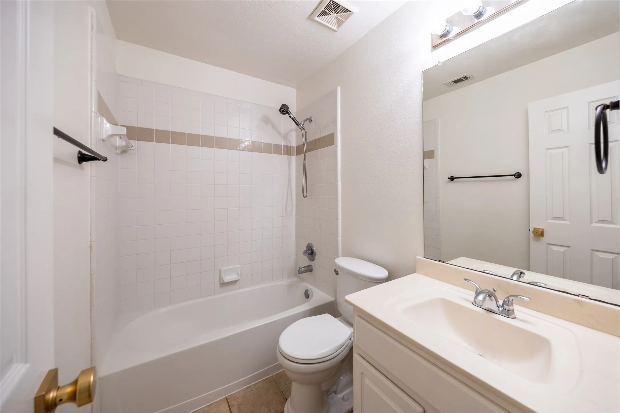 Single Family Residence For Rent in Denton County , 5708 Bedford Lane, The Colony, Texas 75056, 3 Bedroom, 2 Bathroom, 2 Garage spaces, 1,628 Sqft, built in 2001, mls#21387509, Real Estate Agent in The Colony, Homes For Rent in Denton county, Homes For Rent in The Colony, Realtor in The Colony Texas, Real Estate Brokerage Independent Realty Texas, Luminita Cordes Realtor