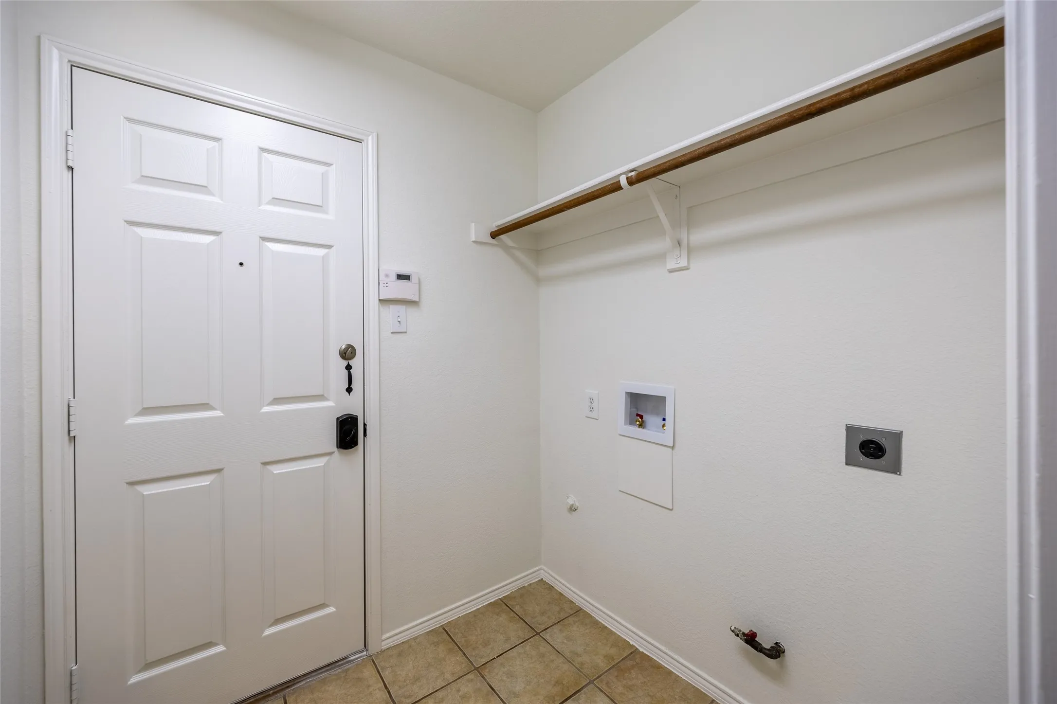 Single Family Residence For Rent in Denton County , 5708 Bedford Lane, The Colony, Texas 75056, 3 Bedroom, 2 Bathroom, 2 Garage spaces, 1,628 Sqft, built in 2001, mls#21387509, Real Estate Agent in The Colony, Homes For Rent in Denton county, Homes For Rent in The Colony, Realtor in The Colony Texas, Real Estate Brokerage Independent Realty Texas, Luminita Cordes Realtor