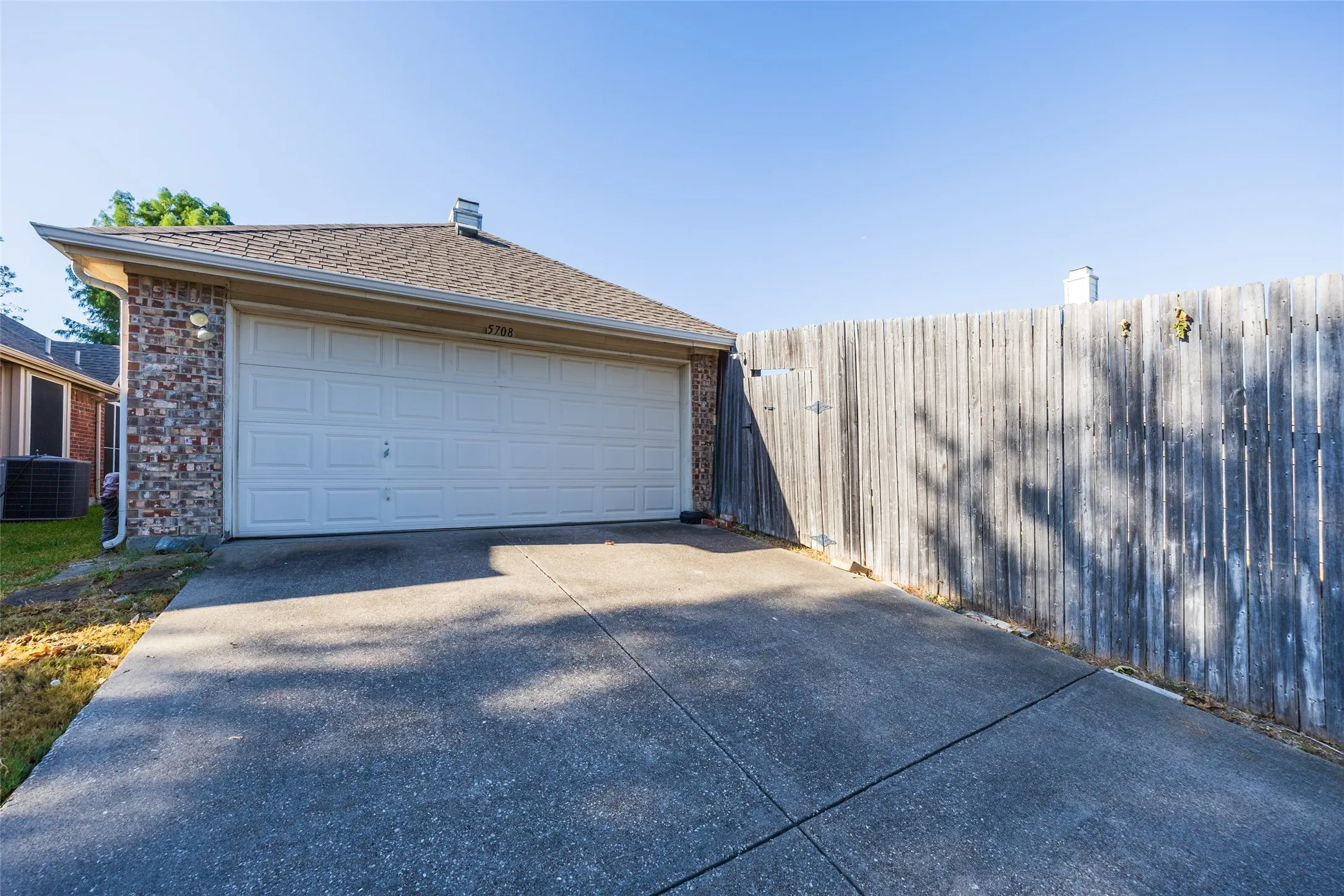 Single Family Residence For Rent in Denton County , 5708 Bedford Lane, The Colony, Texas 75056, 3 Bedroom, 2 Bathroom, 2 Garage spaces, 1,628 Sqft, built in 2001, mls#21387509, Real Estate Agent in The Colony, Homes For Rent in Denton county, Homes For Rent in The Colony, Realtor in The Colony Texas, Real Estate Brokerage Independent Realty Texas, Luminita Cordes Realtor