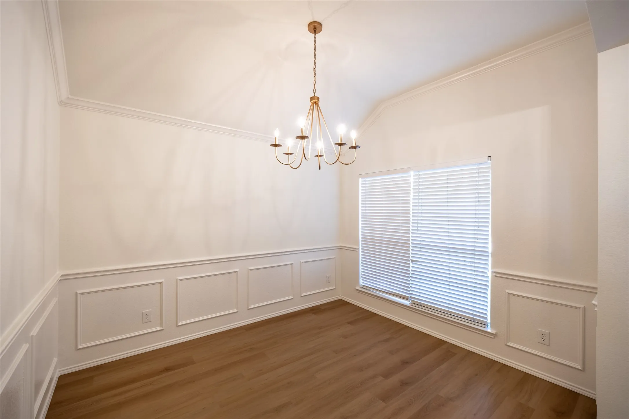 Single Family Residence For Rent in Denton County , 5708 Bedford Lane, The Colony, Texas 75056, 3 Bedroom, 2 Bathroom, 2 Garage spaces, 1,628 Sqft, built in 2001, mls#21387509, Real Estate Agent in The Colony, Homes For Rent in Denton county, Homes For Rent in The Colony, Realtor in The Colony Texas, Real Estate Brokerage Independent Realty Texas, Luminita Cordes Realtor