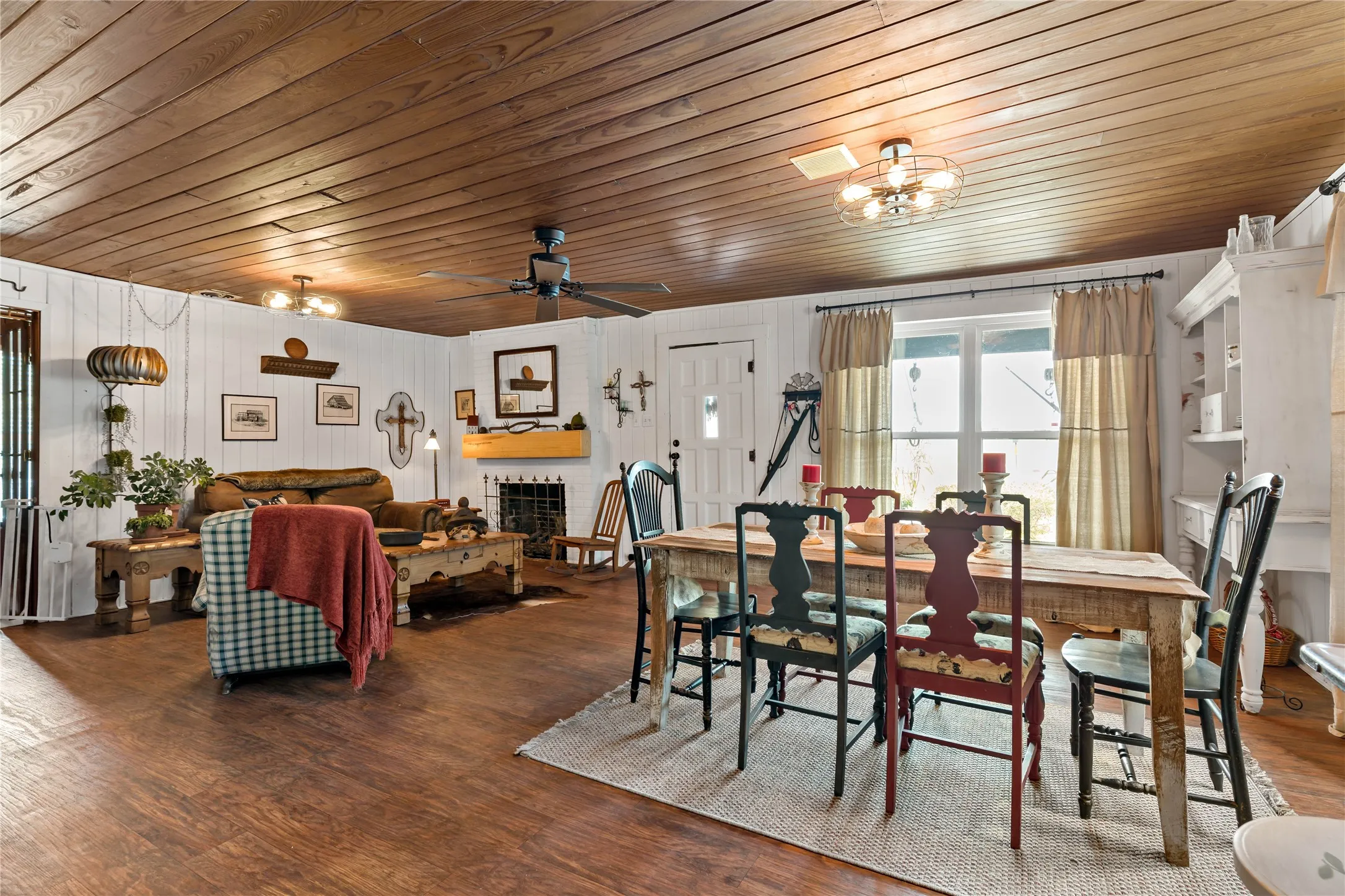Single Family Residence For Sale in Red River (TX) County , 478 FM 1159, Clarksville, Texas 75426, 3 Bedroom, 2 Bathroom, Garage spaces, 1,952 Sqft, built in 0, mls#21387526, Real Estate Agent in Clarksville, Homes For Sale in Red River (TX) county, Homes For Sale in Clarksville, Realtor in Clarksville Texas, Real Estate Brokerage Independent Realty Texas, Luminita Cordes Realtor
