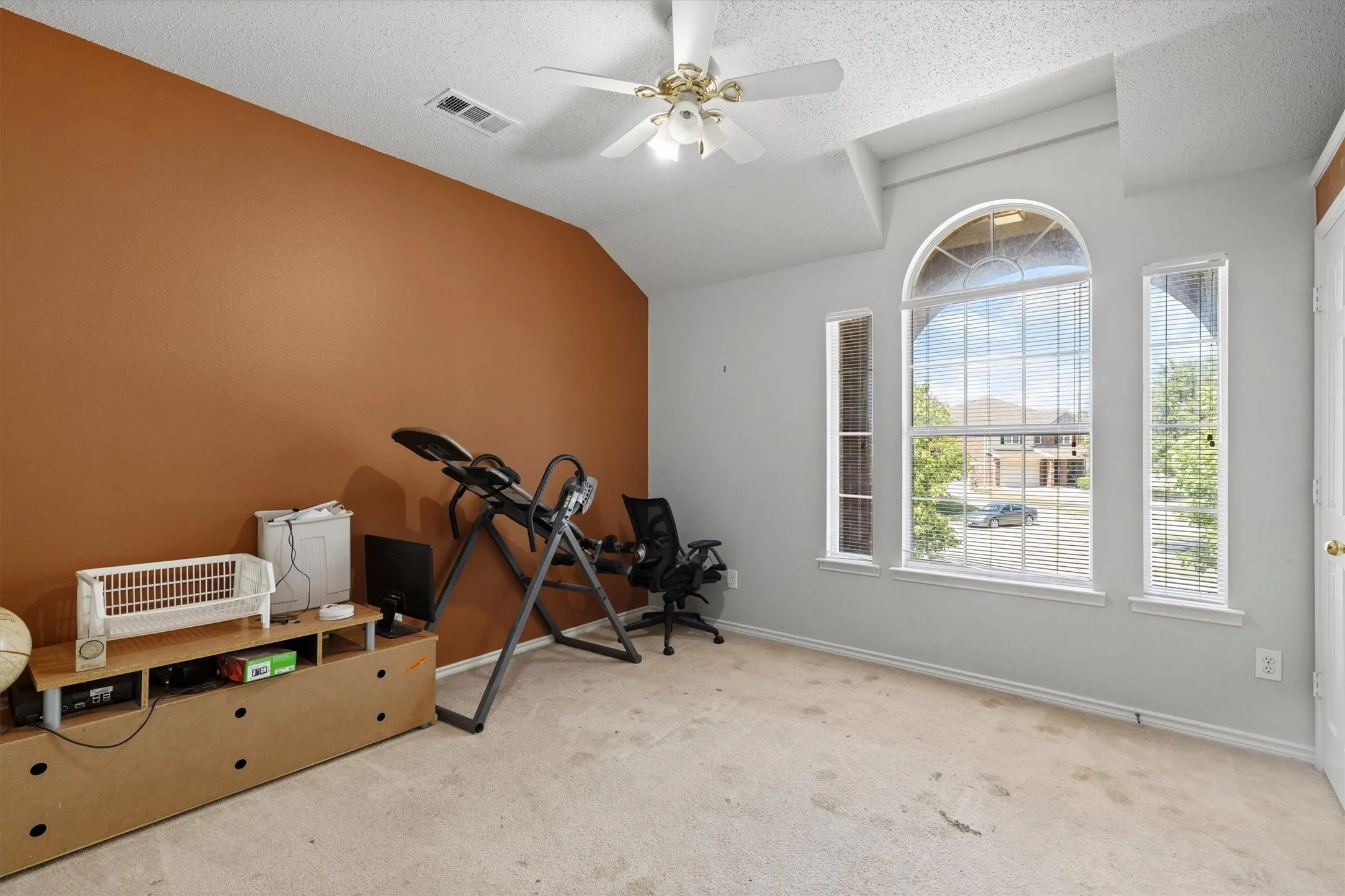 Single Family Residence For Sale in Collin County , 1700 Eastfork Lane, Wylie, Texas 75098, 4 Bedroom, 3 Bathroom, 2 Garage spaces, 2,617 Sqft, built in 2001, mls#21387522, Real Estate Agent in Wylie, Homes For Sale in Collin county, Homes For Sale in Wylie, Realtor in Wylie Texas, Real Estate Brokerage Independent Realty Texas, Luminita Cordes Realtor