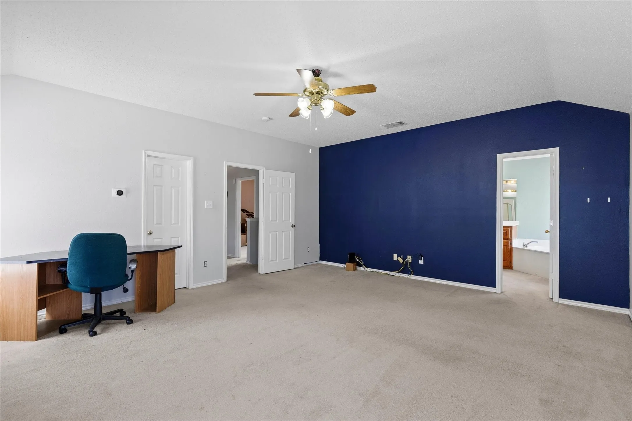 Single Family Residence For Sale in Collin County , 1700 Eastfork Lane, Wylie, Texas 75098, 4 Bedroom, 3 Bathroom, 2 Garage spaces, 2,617 Sqft, built in 2001, mls#21387522, Real Estate Agent in Wylie, Homes For Sale in Collin county, Homes For Sale in Wylie, Realtor in Wylie Texas, Real Estate Brokerage Independent Realty Texas, Luminita Cordes Realtor