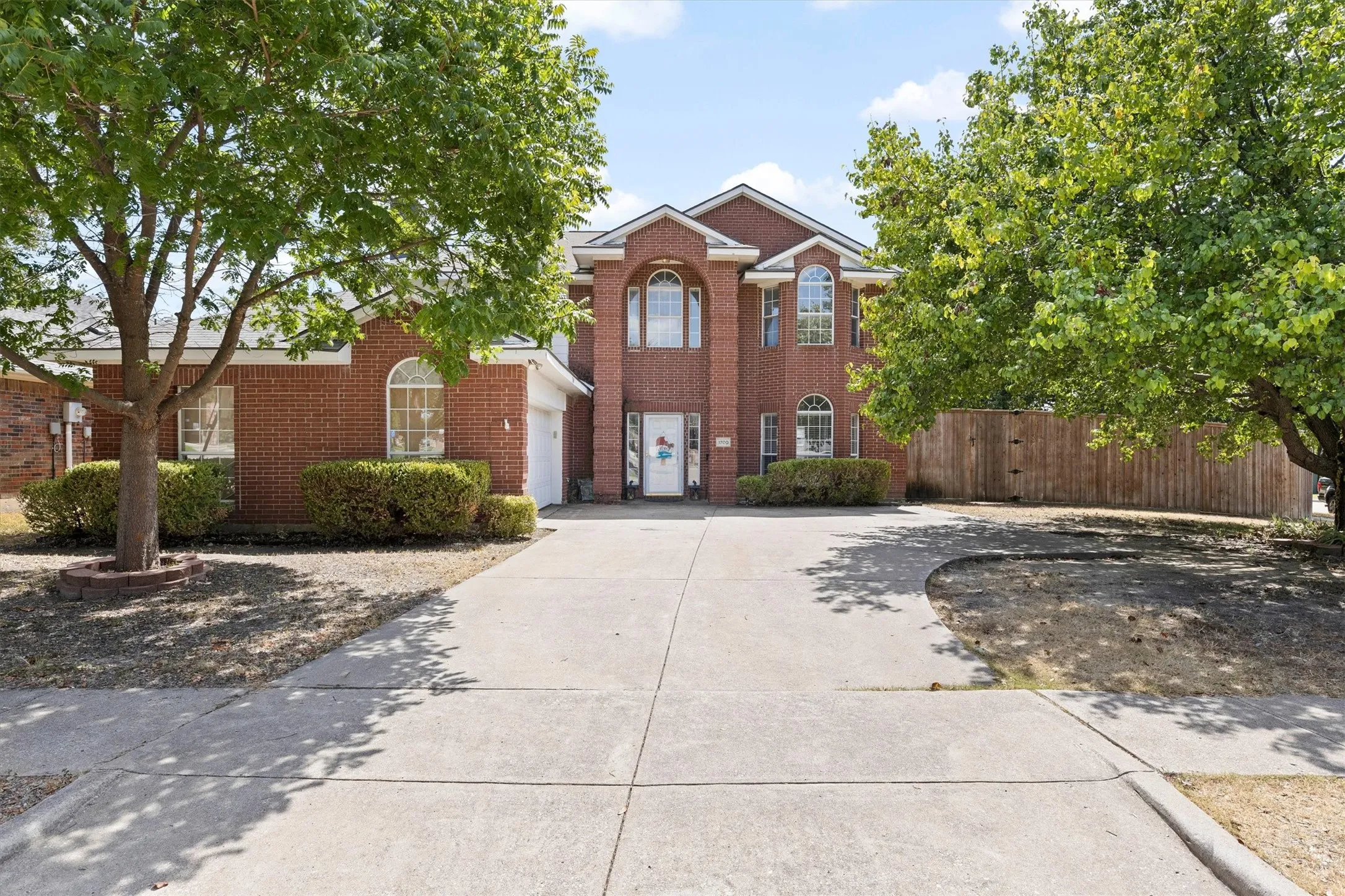 Single Family Residence For Sale in Collin County , 1700 Eastfork Lane, Wylie, Texas 75098, 4 Bedroom, 3 Bathroom, 2 Garage spaces, 2,617 Sqft, built in 2001, mls#21387522, Real Estate Agent in Wylie, Homes For Sale in Collin county, Homes For Sale in Wylie, Realtor in Wylie Texas, Real Estate Brokerage Independent Realty Texas, Luminita Cordes Realtor