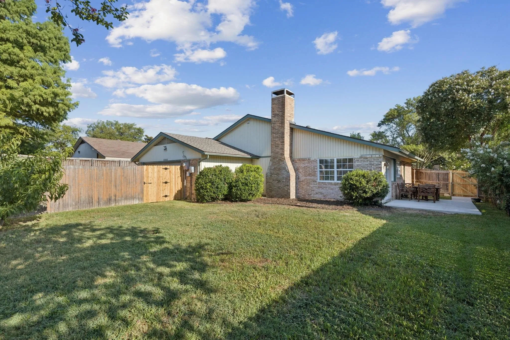 Single Family Residence For Rent in Collin County , 3324 Claymore Drive, Plano, Texas 75075, 3 Bedroom, 2 Bathroom, 2 Garage spaces, 1,430 Sqft, built in 1972, mls#21387546, Real Estate Agent in Plano, Homes For Rent in Collin county, Homes For Rent in Plano, Realtor in Plano Texas, Real Estate Brokerage Independent Realty Texas, Luminita Cordes Realtor