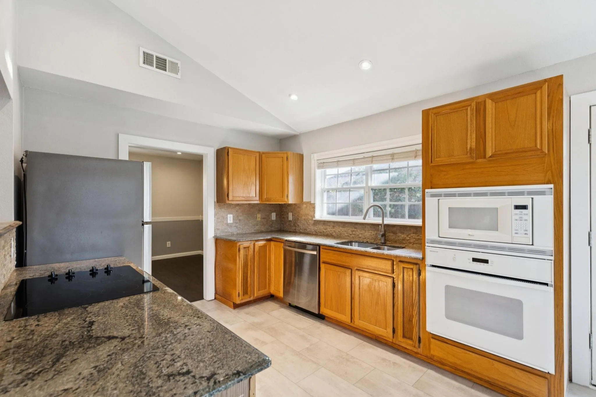Single Family Residence For Rent in Collin County , 3324 Claymore Drive, Plano, Texas 75075, 3 Bedroom, 2 Bathroom, 2 Garage spaces, 1,430 Sqft, built in 1972, mls#21387546, Real Estate Agent in Plano, Homes For Rent in Collin county, Homes For Rent in Plano, Realtor in Plano Texas, Real Estate Brokerage Independent Realty Texas, Luminita Cordes Realtor