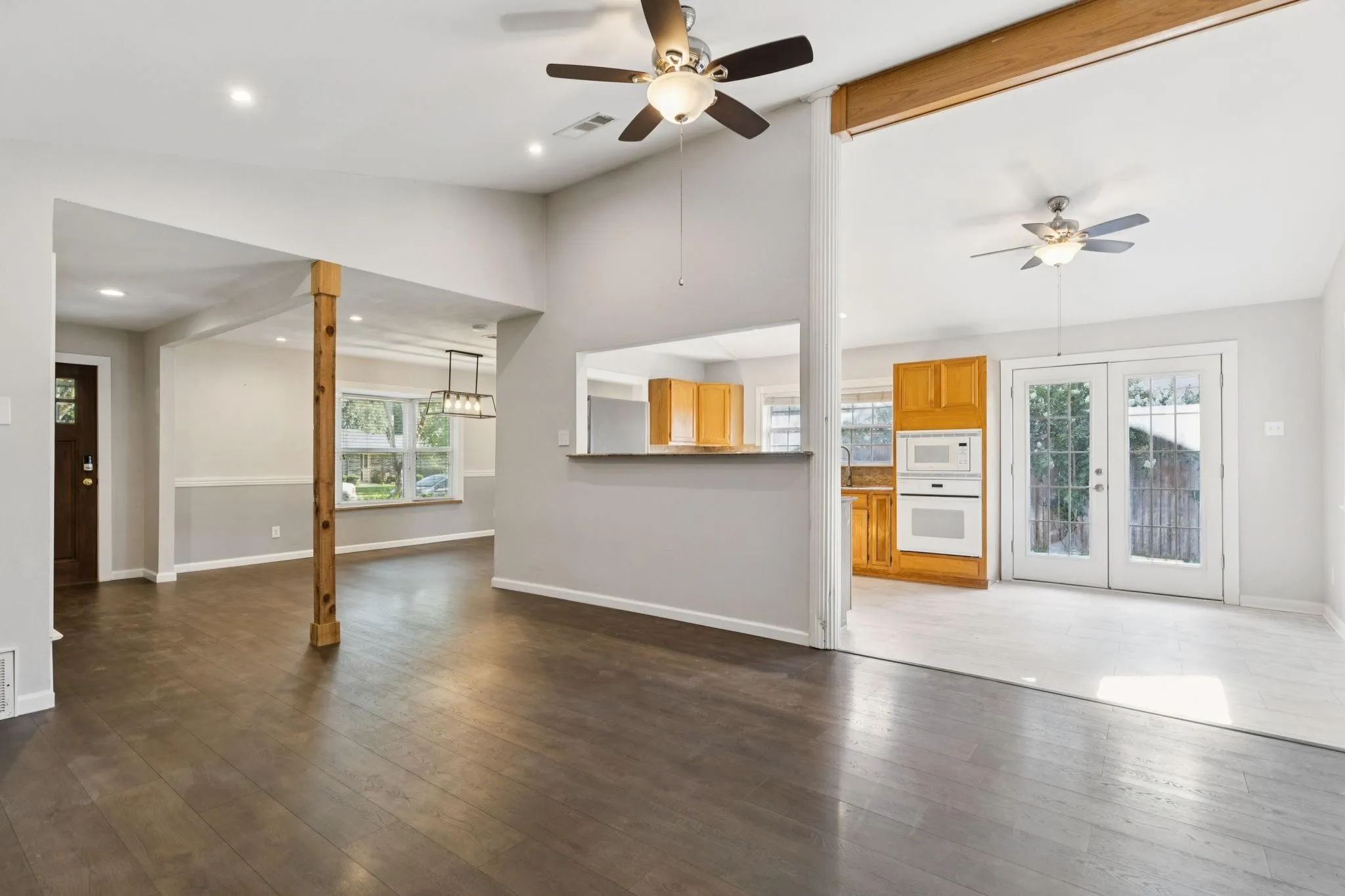 Single Family Residence For Rent in Collin County , 3324 Claymore Drive, Plano, Texas 75075, 3 Bedroom, 2 Bathroom, 2 Garage spaces, 1,430 Sqft, built in 1972, mls#21387546, Real Estate Agent in Plano, Homes For Rent in Collin county, Homes For Rent in Plano, Realtor in Plano Texas, Real Estate Brokerage Independent Realty Texas, Luminita Cordes Realtor