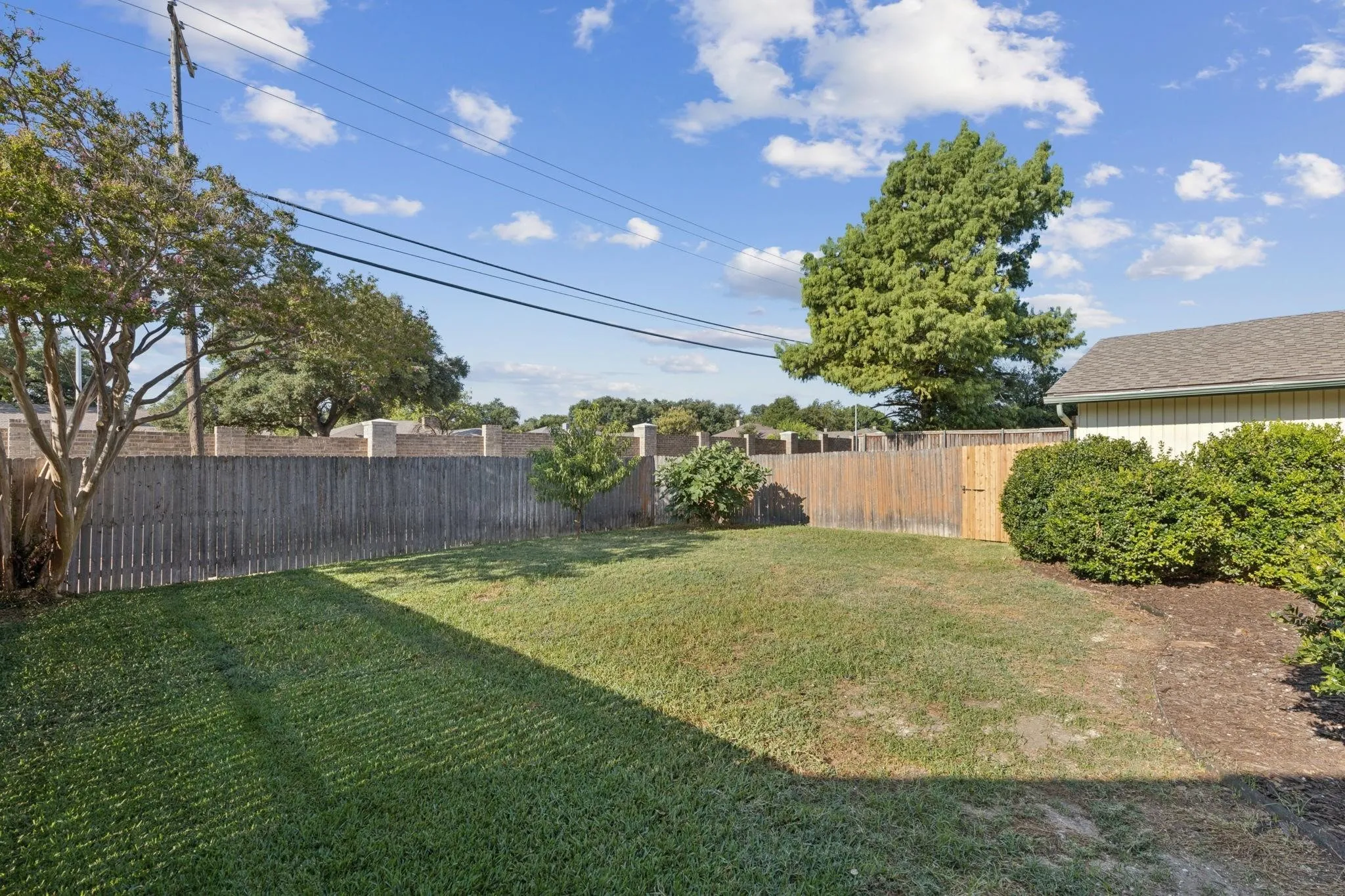 Single Family Residence For Rent in Collin County , 3324 Claymore Drive, Plano, Texas 75075, 3 Bedroom, 2 Bathroom, 2 Garage spaces, 1,430 Sqft, built in 1972, mls#21387546, Real Estate Agent in Plano, Homes For Rent in Collin county, Homes For Rent in Plano, Realtor in Plano Texas, Real Estate Brokerage Independent Realty Texas, Luminita Cordes Realtor