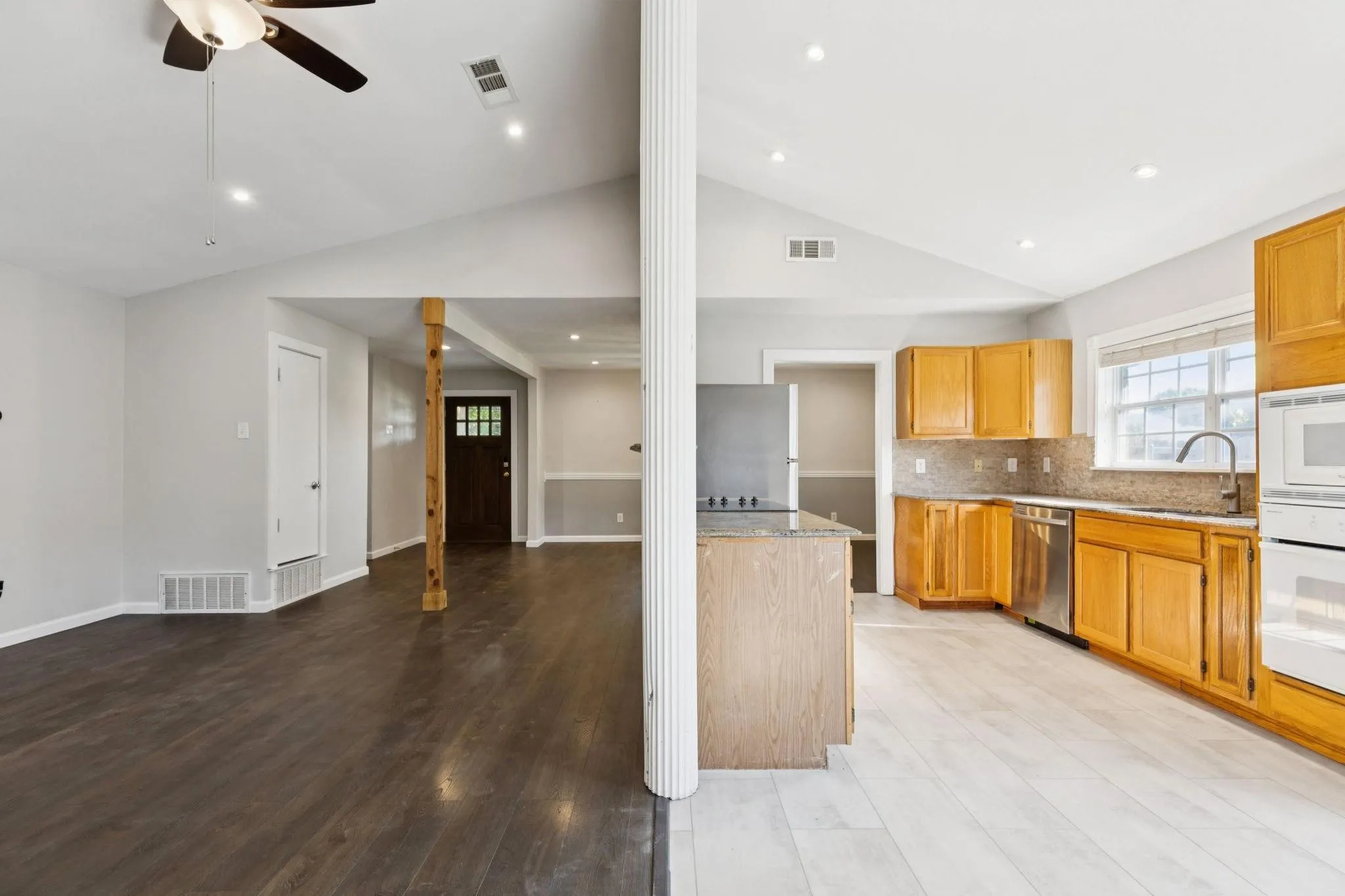 Single Family Residence For Rent in Collin County , 3324 Claymore Drive, Plano, Texas 75075, 3 Bedroom, 2 Bathroom, 2 Garage spaces, 1,430 Sqft, built in 1972, mls#21387546, Real Estate Agent in Plano, Homes For Rent in Collin county, Homes For Rent in Plano, Realtor in Plano Texas, Real Estate Brokerage Independent Realty Texas, Luminita Cordes Realtor