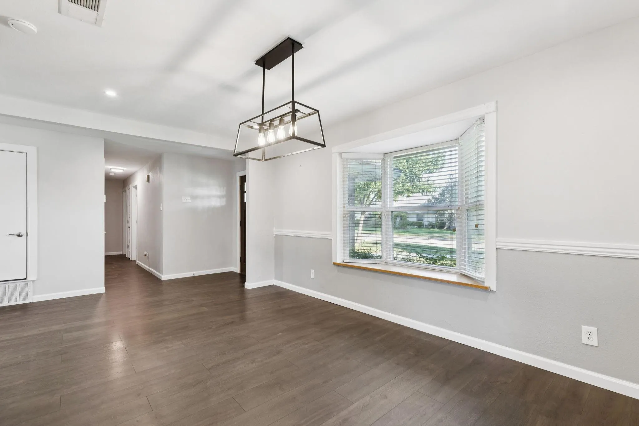 Single Family Residence For Rent in Collin County , 3324 Claymore Drive, Plano, Texas 75075, 3 Bedroom, 2 Bathroom, 2 Garage spaces, 1,430 Sqft, built in 1972, mls#21387546, Real Estate Agent in Plano, Homes For Rent in Collin county, Homes For Rent in Plano, Realtor in Plano Texas, Real Estate Brokerage Independent Realty Texas, Luminita Cordes Realtor