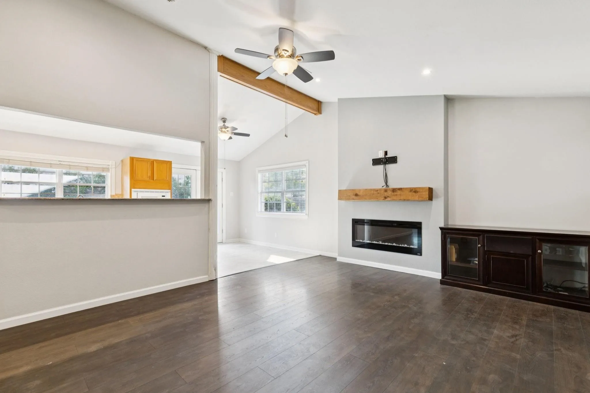 Single Family Residence For Rent in Collin County , 3324 Claymore Drive, Plano, Texas 75075, 3 Bedroom, 2 Bathroom, 2 Garage spaces, 1,430 Sqft, built in 1972, mls#21387546, Real Estate Agent in Plano, Homes For Rent in Collin county, Homes For Rent in Plano, Realtor in Plano Texas, Real Estate Brokerage Independent Realty Texas, Luminita Cordes Realtor