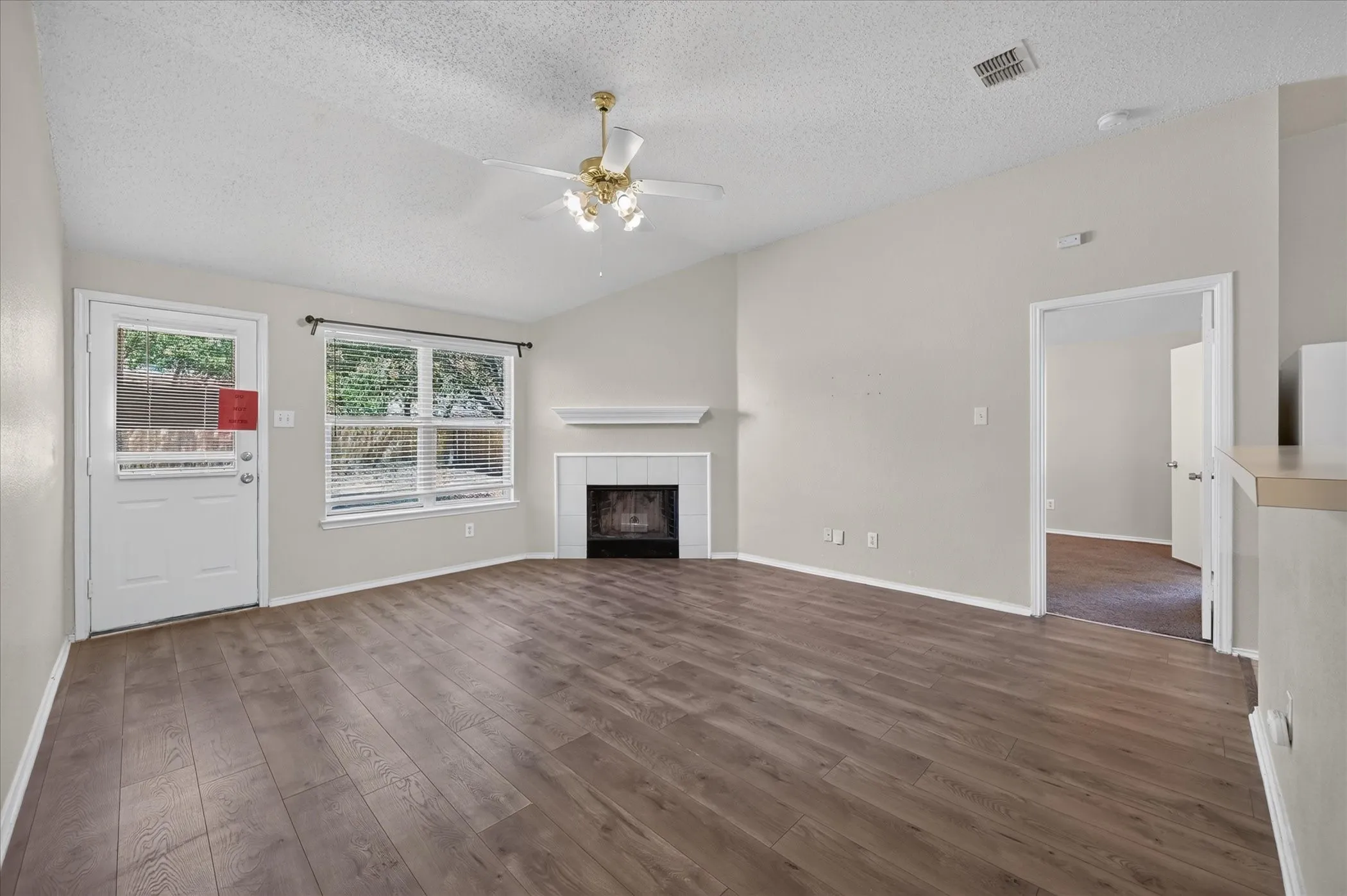 Single Family Residence For Sale in Johnson County , 844 Canyon Cove Drive, Burleson, Texas 76028, 3 Bedroom, 2 Bathroom, 2 Garage spaces, 1,617 Sqft, built in 2001, mls#21387549, Real Estate Agent in Burleson, Homes For Sale in Johnson county, Homes For Sale in Burleson, Realtor in Burleson Texas, Real Estate Brokerage Independent Realty Texas, Luminita Cordes Realtor