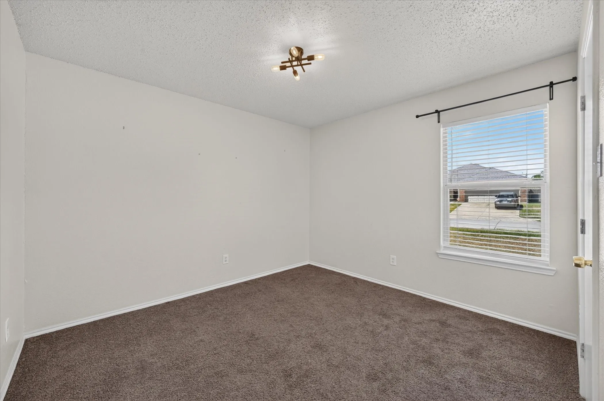 Single Family Residence For Sale in Johnson County , 844 Canyon Cove Drive, Burleson, Texas 76028, 3 Bedroom, 2 Bathroom, 2 Garage spaces, 1,617 Sqft, built in 2001, mls#21387549, Real Estate Agent in Burleson, Homes For Sale in Johnson county, Homes For Sale in Burleson, Realtor in Burleson Texas, Real Estate Brokerage Independent Realty Texas, Luminita Cordes Realtor