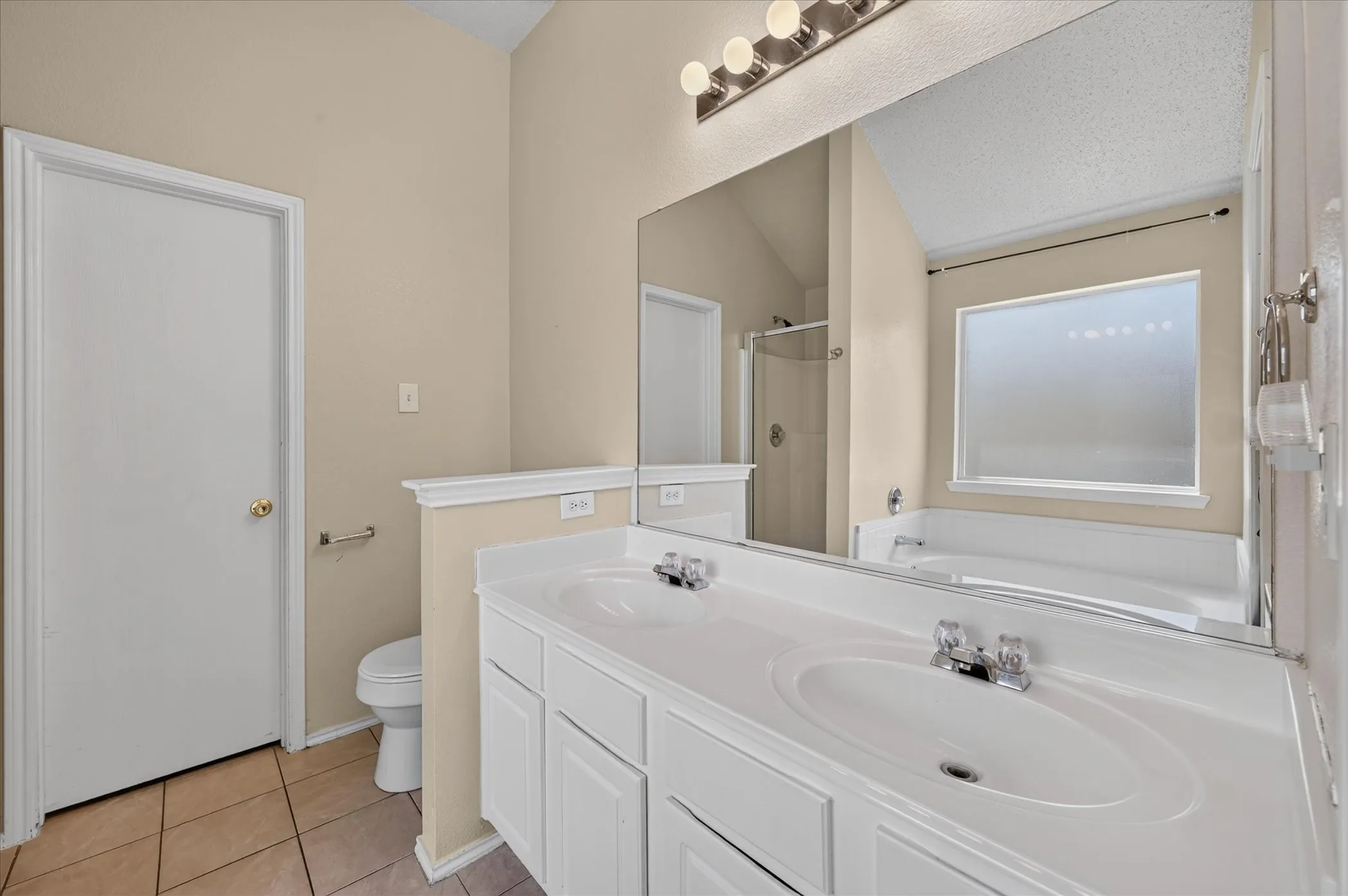 Single Family Residence For Sale in Johnson County , 844 Canyon Cove Drive, Burleson, Texas 76028, 3 Bedroom, 2 Bathroom, 2 Garage spaces, 1,617 Sqft, built in 2001, mls#21387549, Real Estate Agent in Burleson, Homes For Sale in Johnson county, Homes For Sale in Burleson, Realtor in Burleson Texas, Real Estate Brokerage Independent Realty Texas, Luminita Cordes Realtor