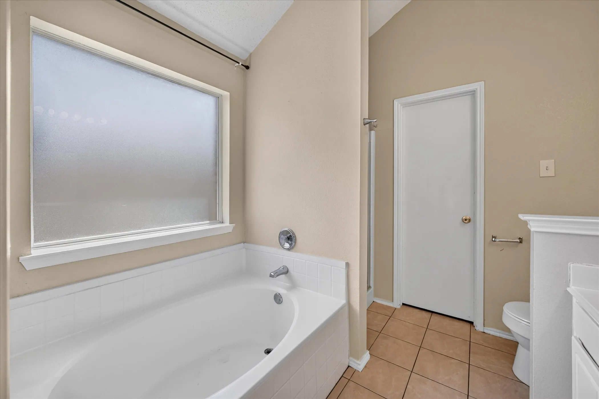 Single Family Residence For Sale in Johnson County , 844 Canyon Cove Drive, Burleson, Texas 76028, 3 Bedroom, 2 Bathroom, 2 Garage spaces, 1,617 Sqft, built in 2001, mls#21387549, Real Estate Agent in Burleson, Homes For Sale in Johnson county, Homes For Sale in Burleson, Realtor in Burleson Texas, Real Estate Brokerage Independent Realty Texas, Luminita Cordes Realtor