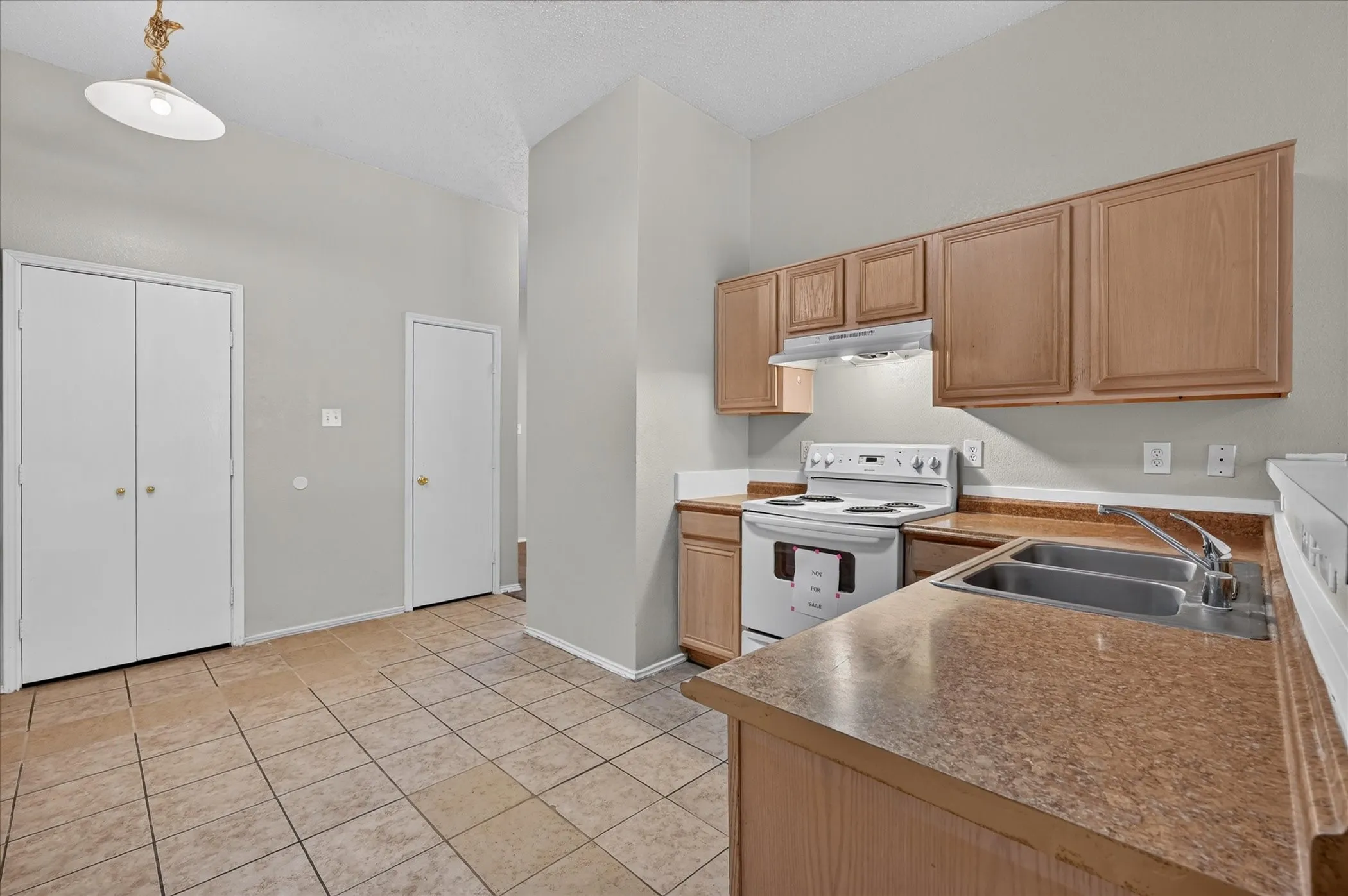 Single Family Residence For Sale in Johnson County , 844 Canyon Cove Drive, Burleson, Texas 76028, 3 Bedroom, 2 Bathroom, 2 Garage spaces, 1,617 Sqft, built in 2001, mls#21387549, Real Estate Agent in Burleson, Homes For Sale in Johnson county, Homes For Sale in Burleson, Realtor in Burleson Texas, Real Estate Brokerage Independent Realty Texas, Luminita Cordes Realtor