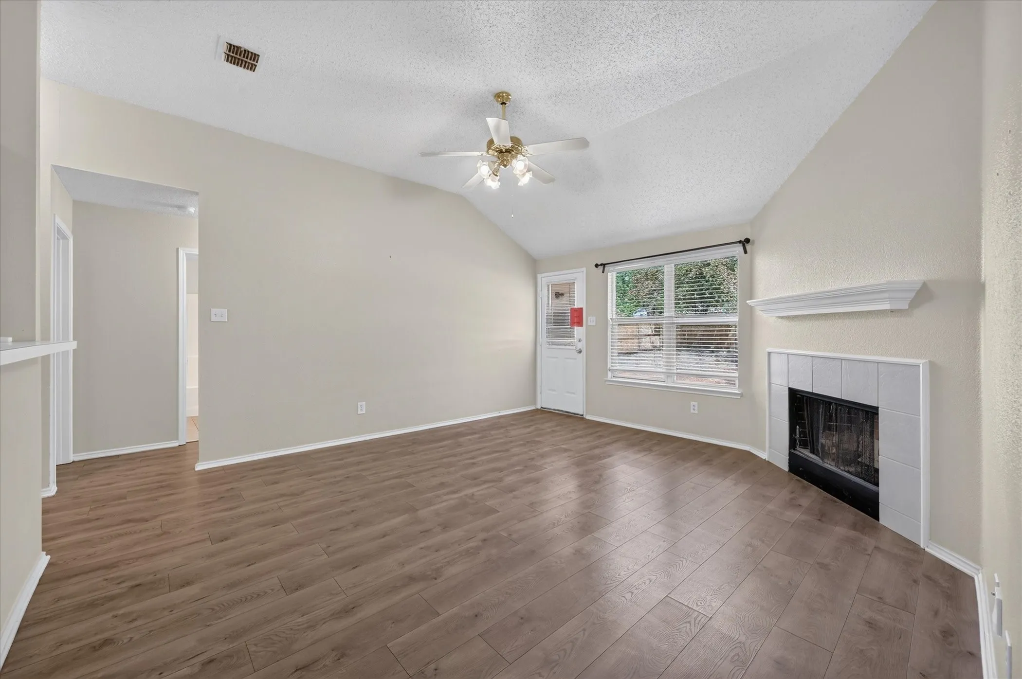 Single Family Residence For Sale in Johnson County , 844 Canyon Cove Drive, Burleson, Texas 76028, 3 Bedroom, 2 Bathroom, 2 Garage spaces, 1,617 Sqft, built in 2001, mls#21387549, Real Estate Agent in Burleson, Homes For Sale in Johnson county, Homes For Sale in Burleson, Realtor in Burleson Texas, Real Estate Brokerage Independent Realty Texas, Luminita Cordes Realtor