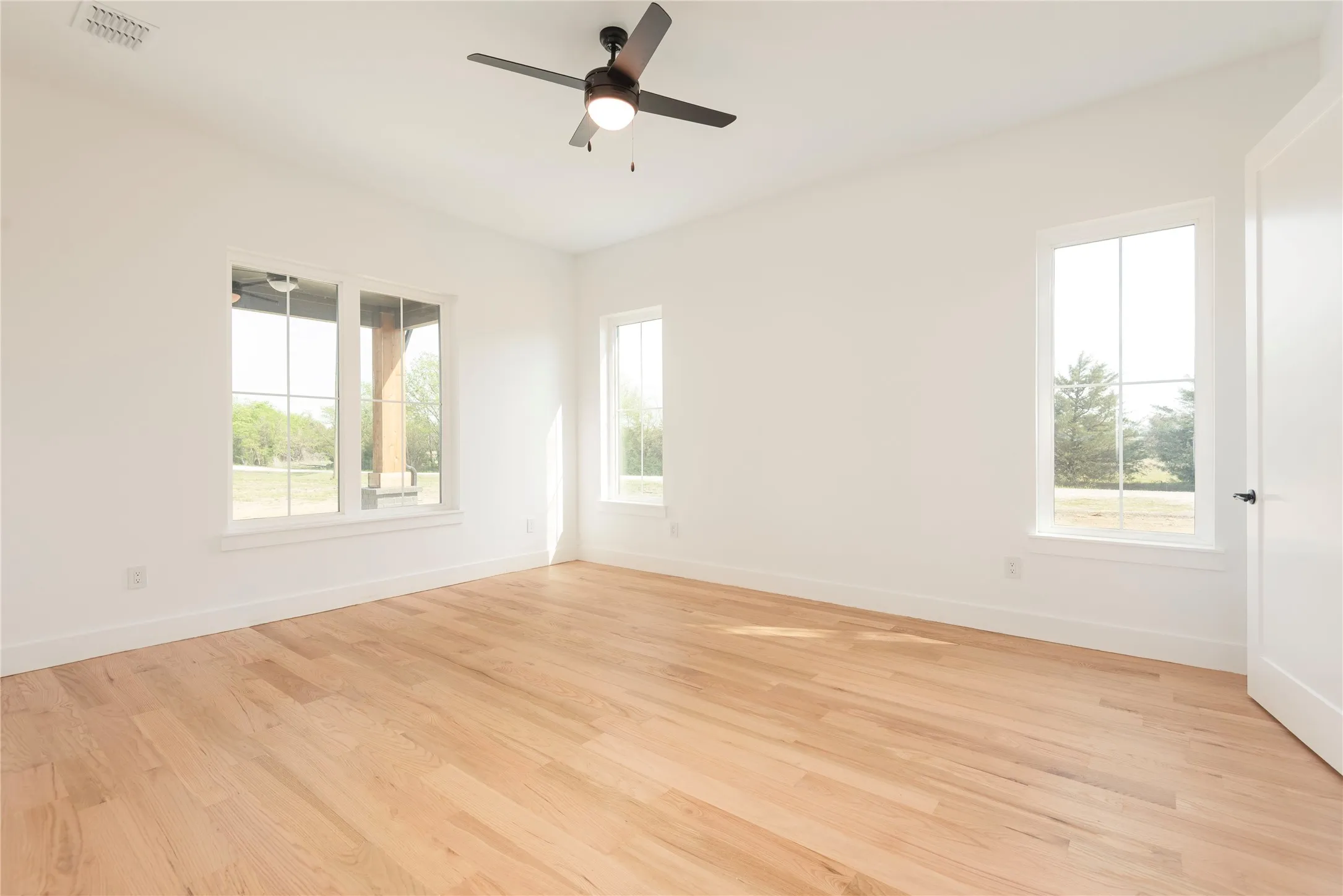 Single Family Residence For Sale in Hunt County , 4863 County Road 1098, Celeste, Texas 75423, 3 Bedroom, 4 Bathroom, 2 Garage spaces, 2,310 Sqft, built in 2025, mls#21387553, Real Estate Agent in Celeste, Homes For Sale in Hunt county, Homes For Sale in Celeste, Realtor in Celeste Texas, Real Estate Brokerage Independent Realty Texas, Luminita Cordes Realtor