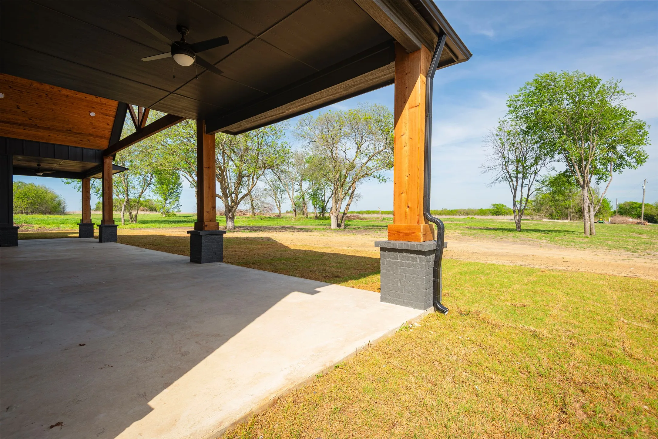Single Family Residence For Sale in Hunt County , 4863 County Road 1098, Celeste, Texas 75423, 3 Bedroom, 4 Bathroom, 2 Garage spaces, 2,310 Sqft, built in 2025, mls#21387553, Real Estate Agent in Celeste, Homes For Sale in Hunt county, Homes For Sale in Celeste, Realtor in Celeste Texas, Real Estate Brokerage Independent Realty Texas, Luminita Cordes Realtor