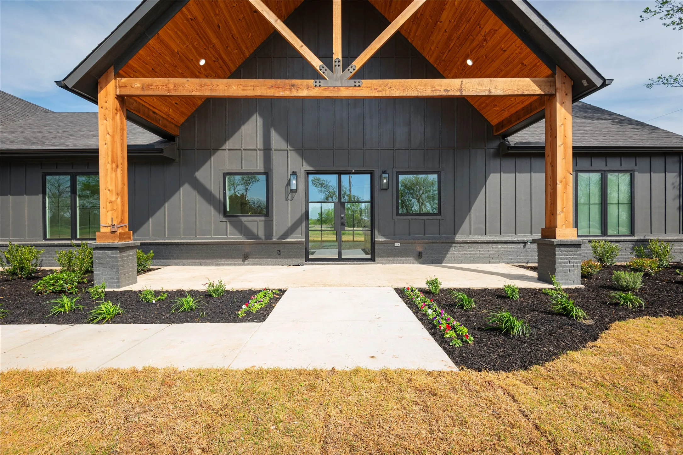 Single Family Residence For Sale in Hunt County , 4863 County Road 1098, Celeste, Texas 75423, 3 Bedroom, 4 Bathroom, 2 Garage spaces, 2,310 Sqft, built in 2025, mls#21387553, Real Estate Agent in Celeste, Homes For Sale in Hunt county, Homes For Sale in Celeste, Realtor in Celeste Texas, Real Estate Brokerage Independent Realty Texas, Luminita Cordes Realtor